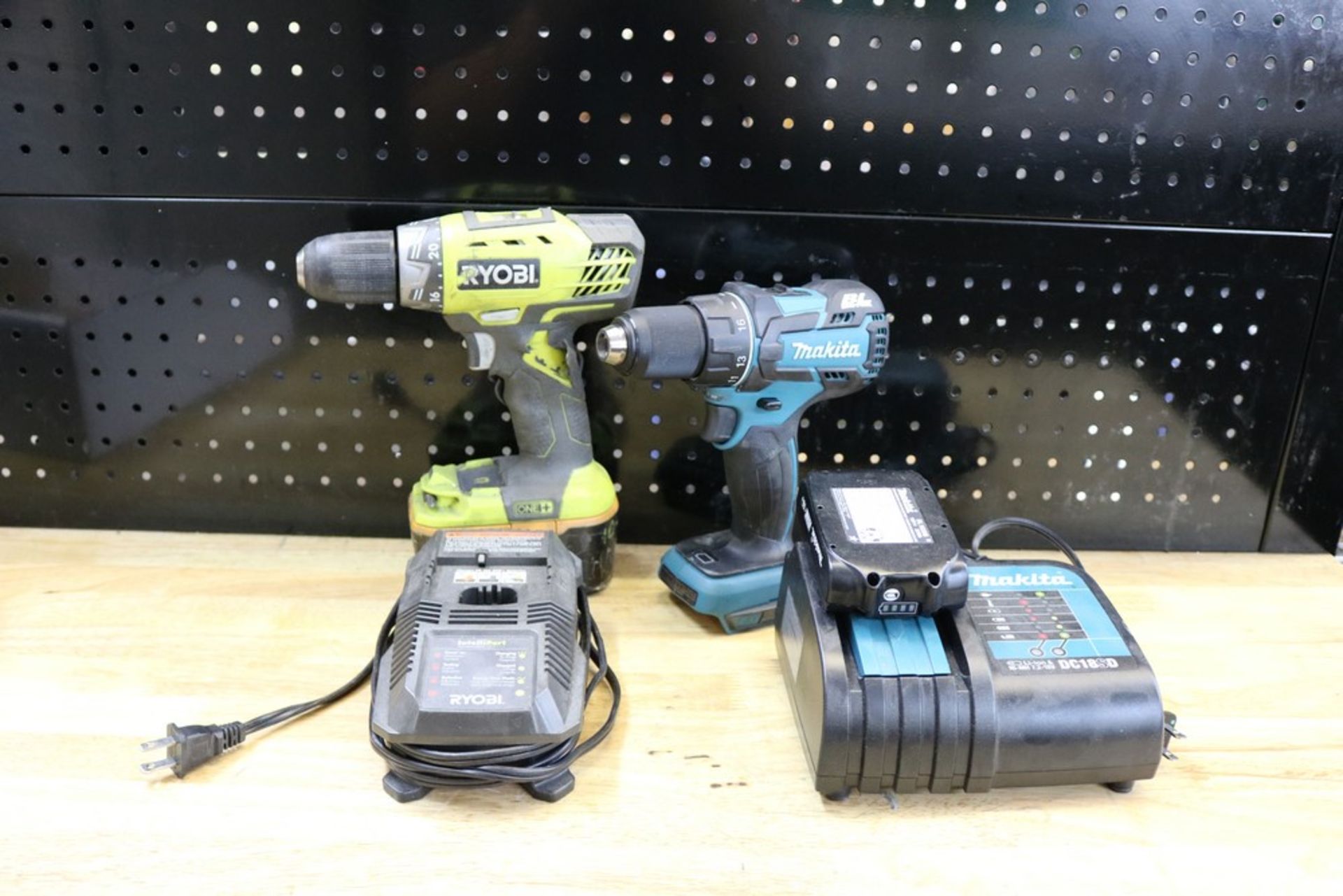 Makita XFD06 Cordelss Drill 18V with Battery and Charger, Ryobi 18v Cordless Drill with Battery
