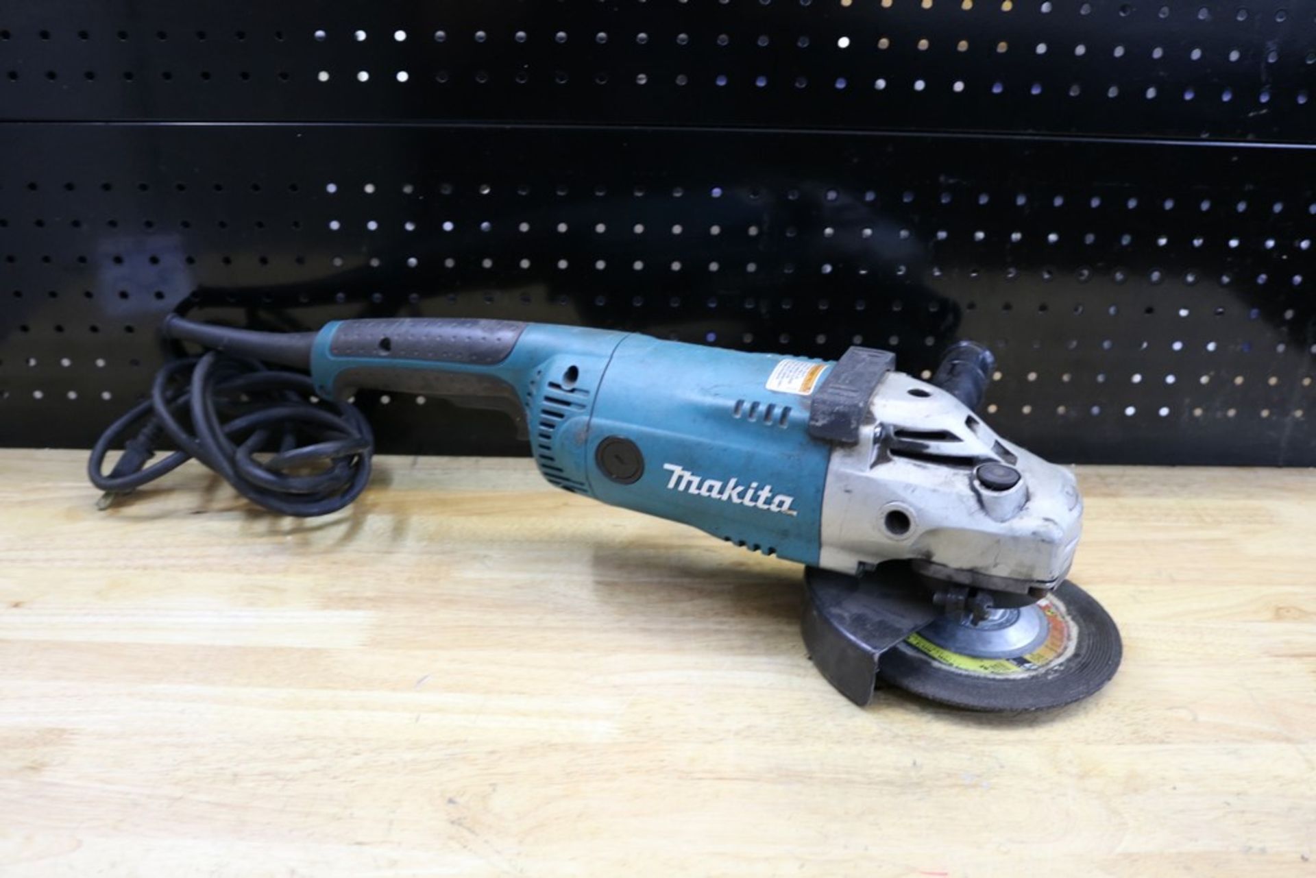 Makita Corded Heavy Duty Grinder, 17" Wheel Size