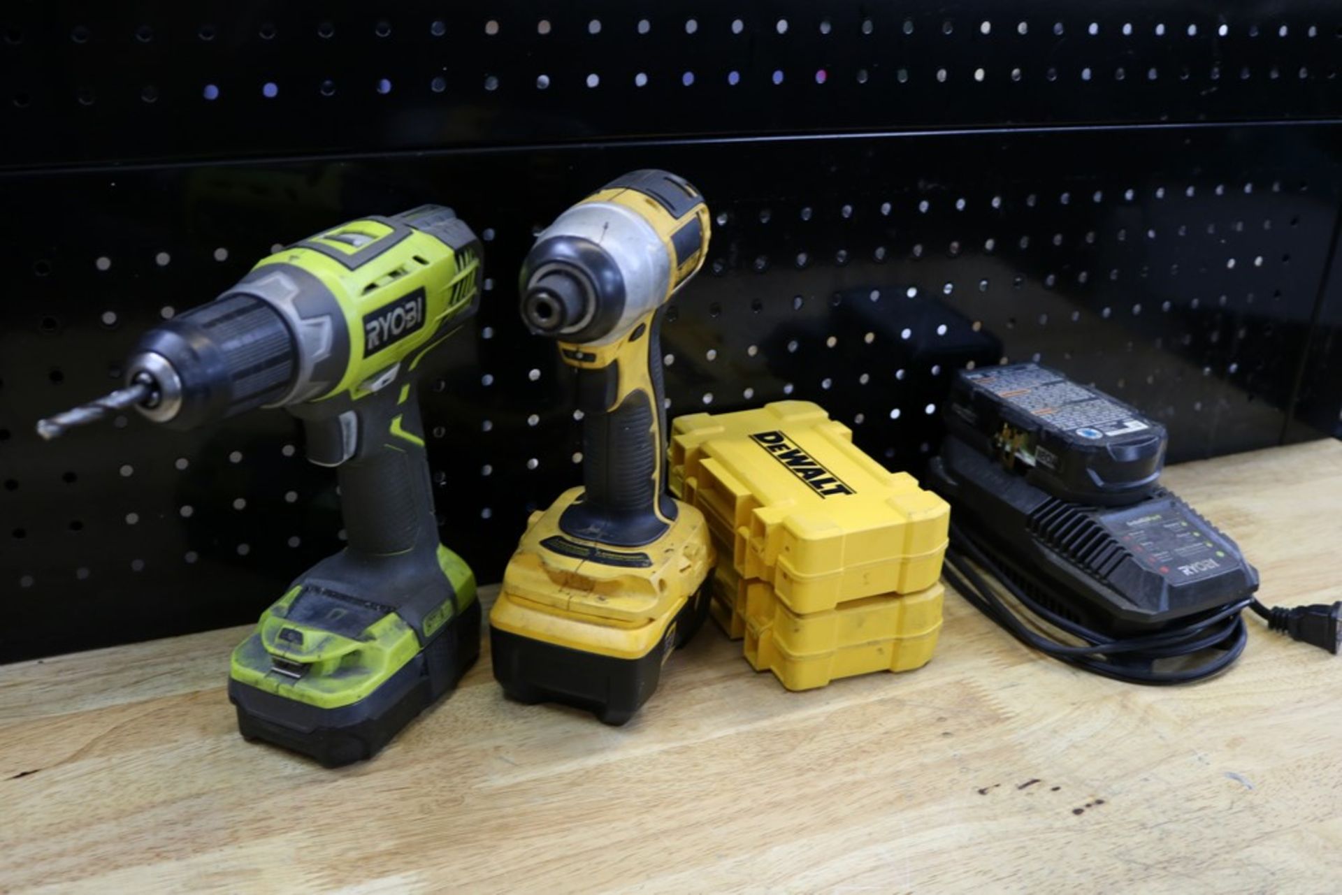 Ryobi Cordless Drill 16v with Charger and 18v DeWalt XRP Cordless Drill and (2) DeWalt Incomplete - Image 4 of 4