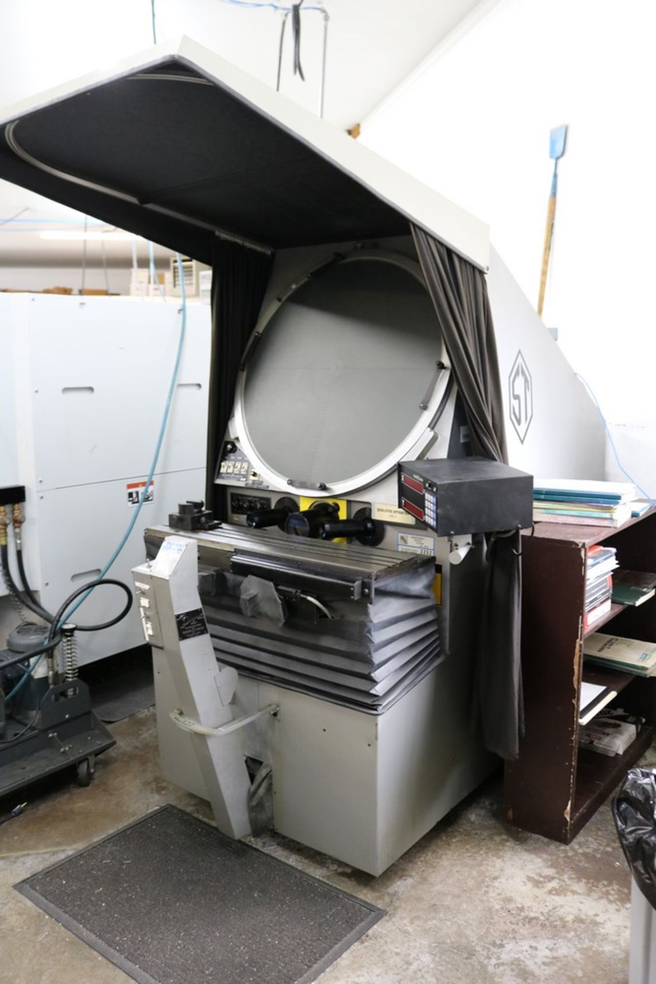 Scherr Tumico Large Capacity Optical Comparator with Scherr Tumico DRO, S/N 862 - Image 10 of 11