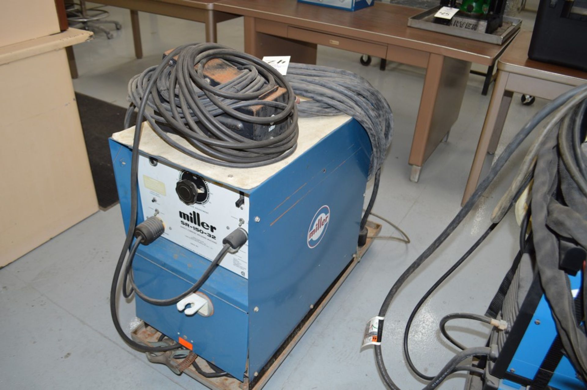 Miller SR-150-32 DC Welder on metal rolling cart, foot pedal and gas lines included - Image 4 of 5