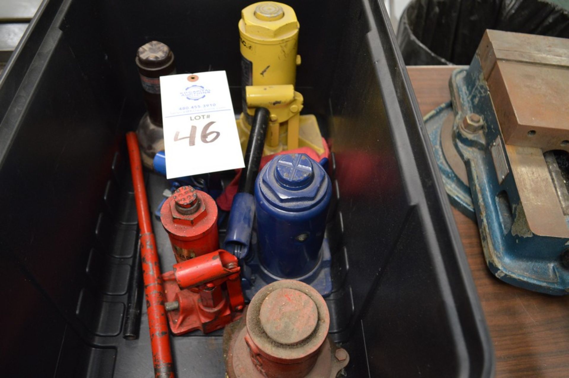 Lot of 6 bottle jacks of various sizes tonnage and makes, including black plastic bin, ranging - Image 2 of 3