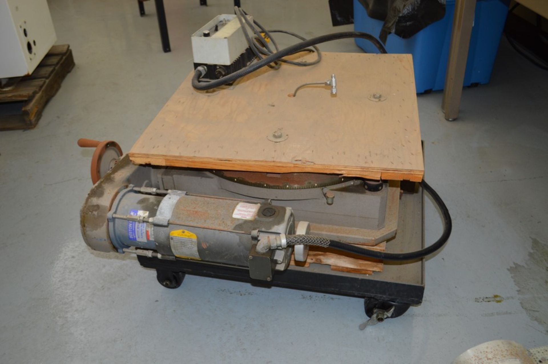 Troyke Model P25 full 4th electric rotary table with low speed gear, 1 reducer and motor speed - Image 4 of 6