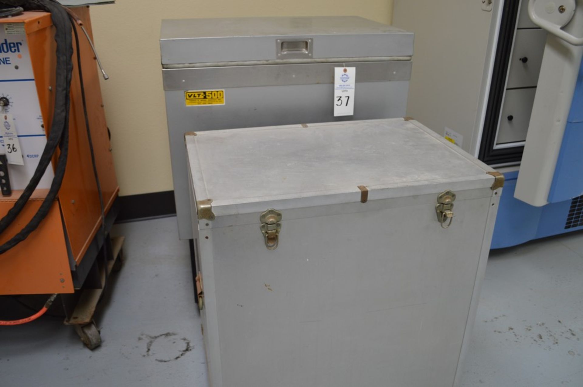 VTL-500 Dry Ice Deep Freezer, internal tub 16 1/2 x 26 1/4" x 19 1/2" deep with extra metal jacketed