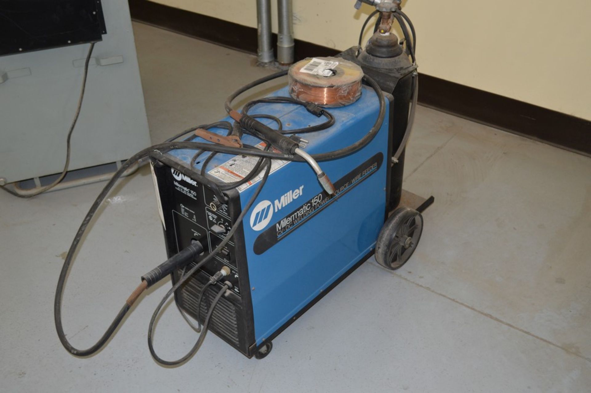 Miller Millermate 150 MIG welder with rolling cart with extra spoil of wire and small argon tank - Image 2 of 4
