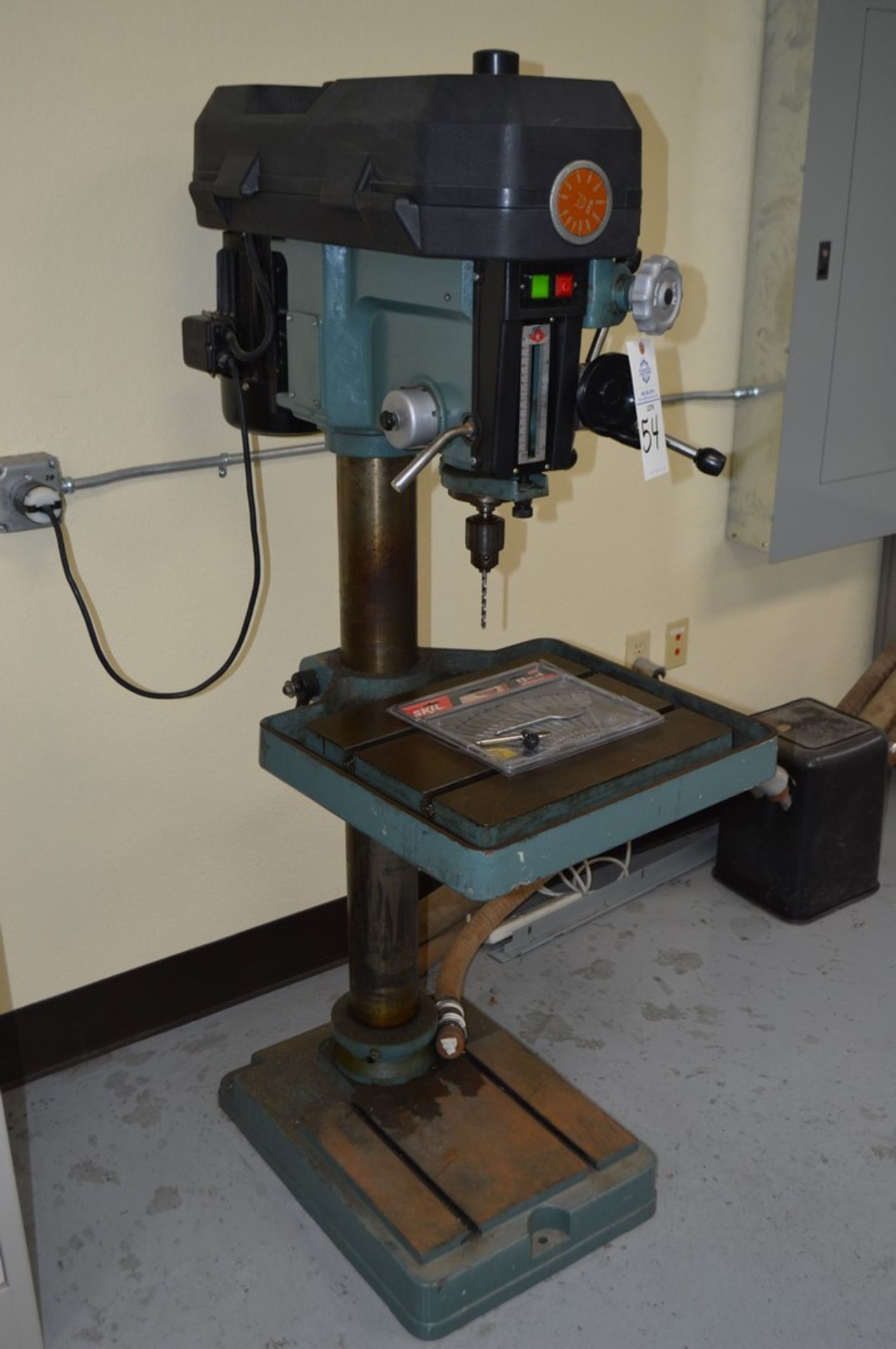 Rong Fu Model FMT-13000D, 1998 drill/mill press with, Skill wood boring spade bit set - Image 2 of 6
