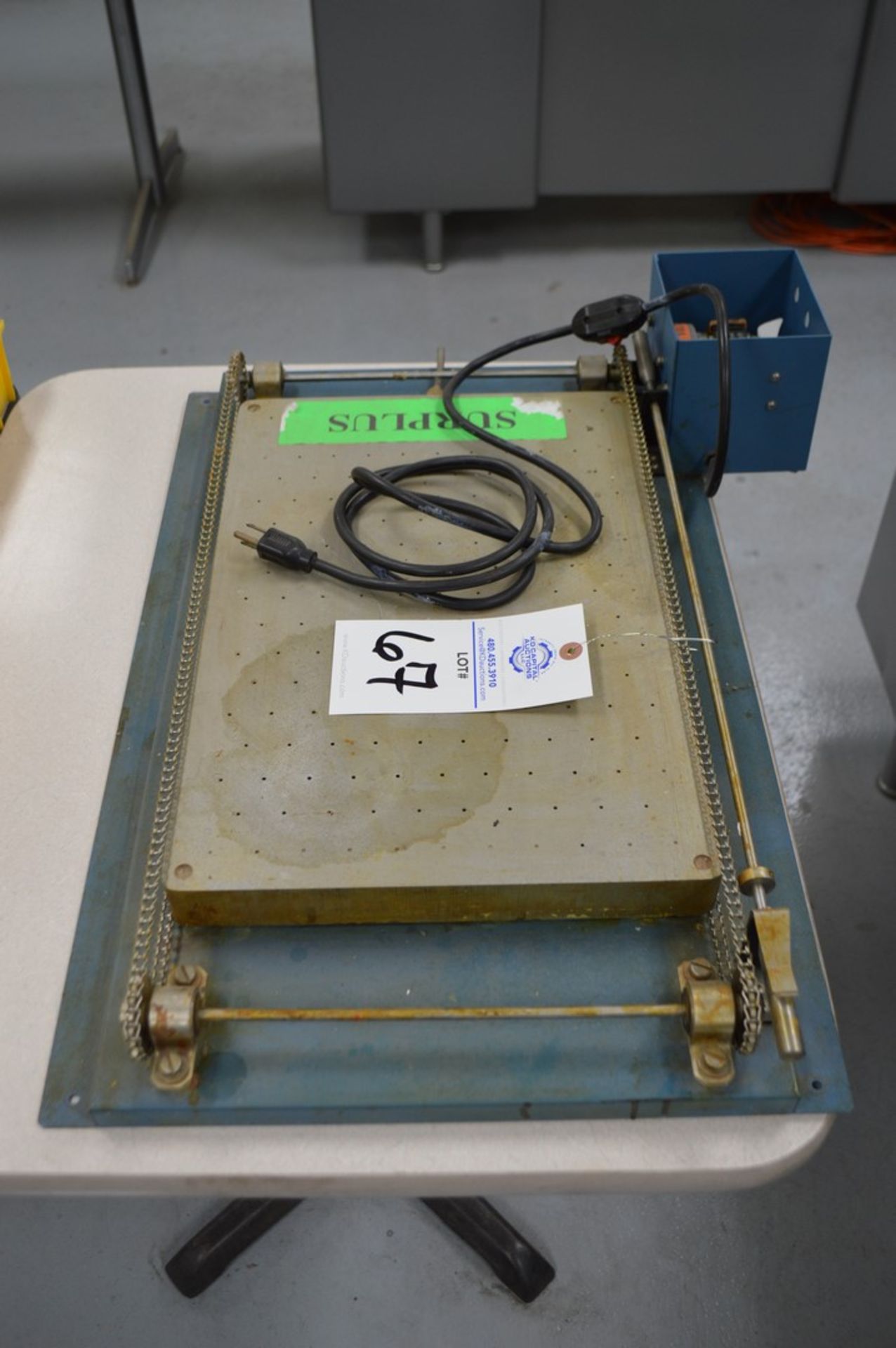 Small electric chain drive conveyor table, mountable with coolant/air line/vacuum suction "Air - Image 2 of 4