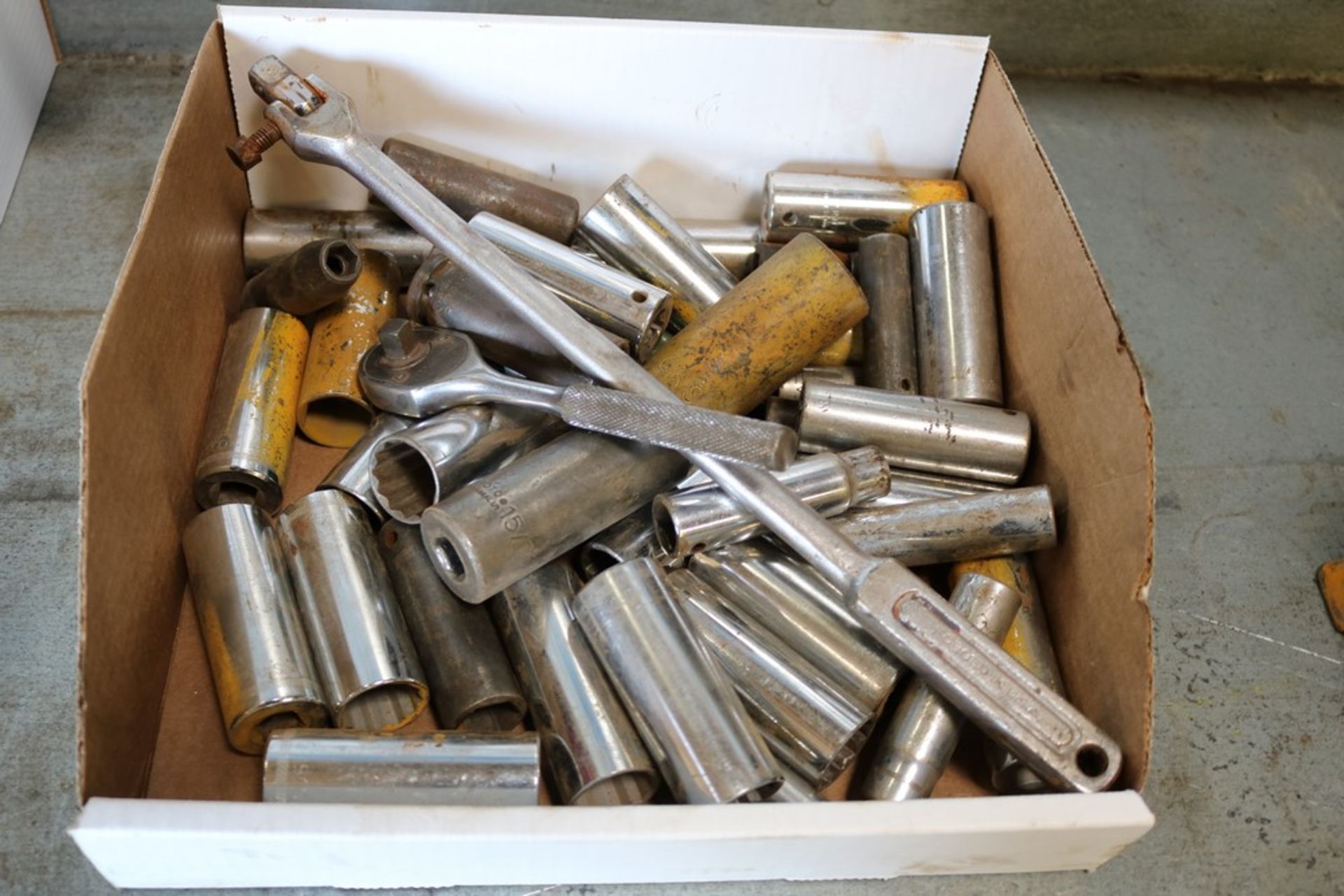 Lot of large sockets with socket wrench