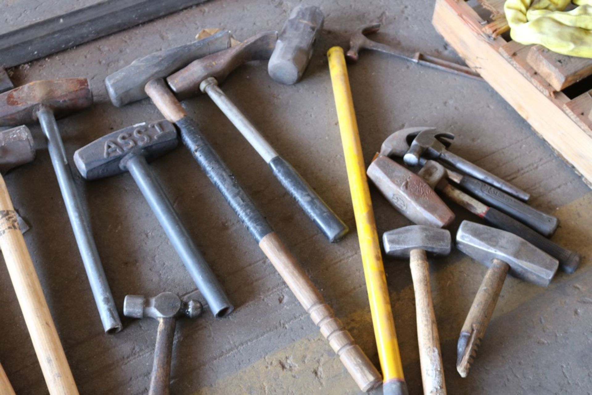 sledge hammers plus misc hammers - Image 3 of 3