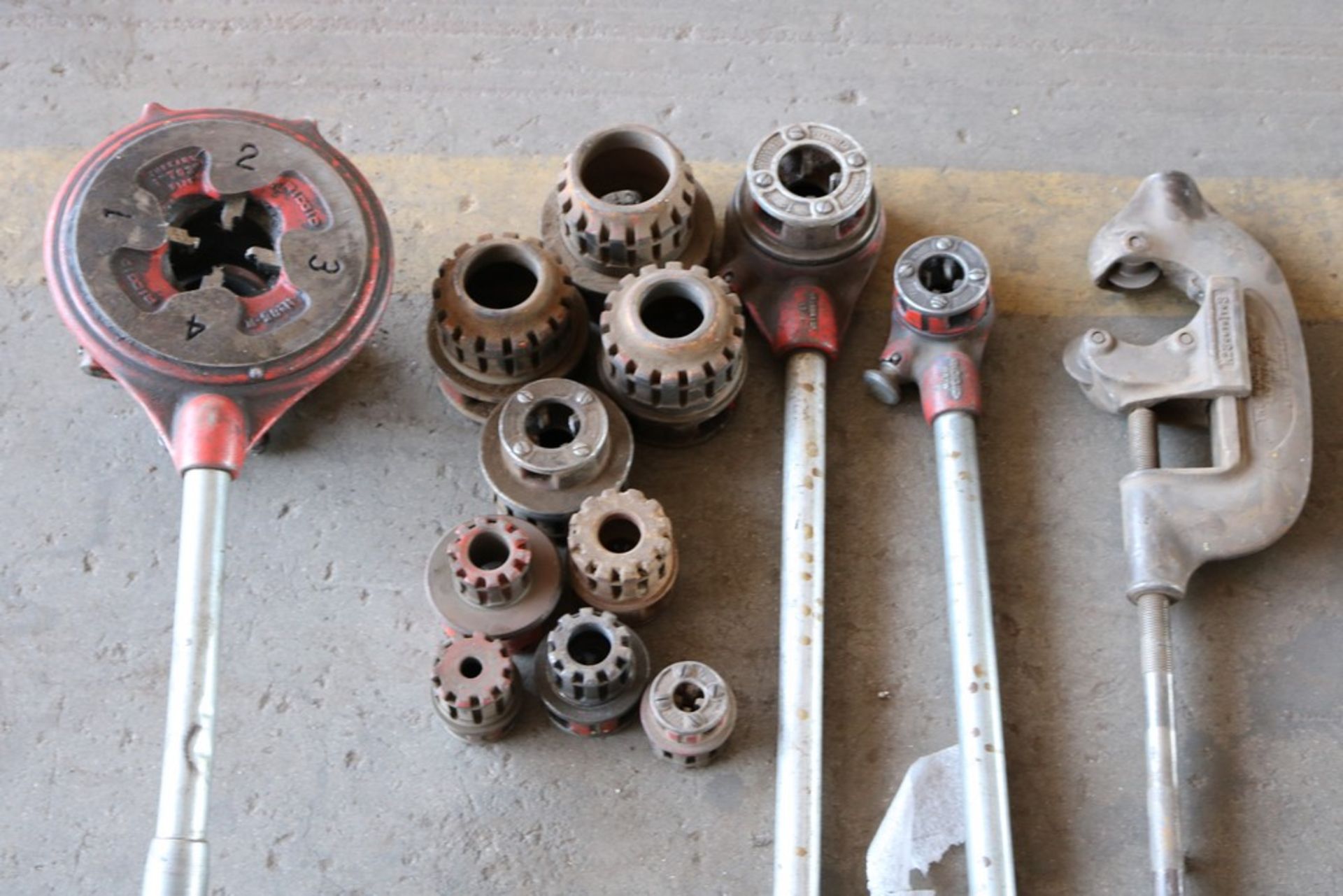 pipe threaders and pipe cutter - Image 2 of 3