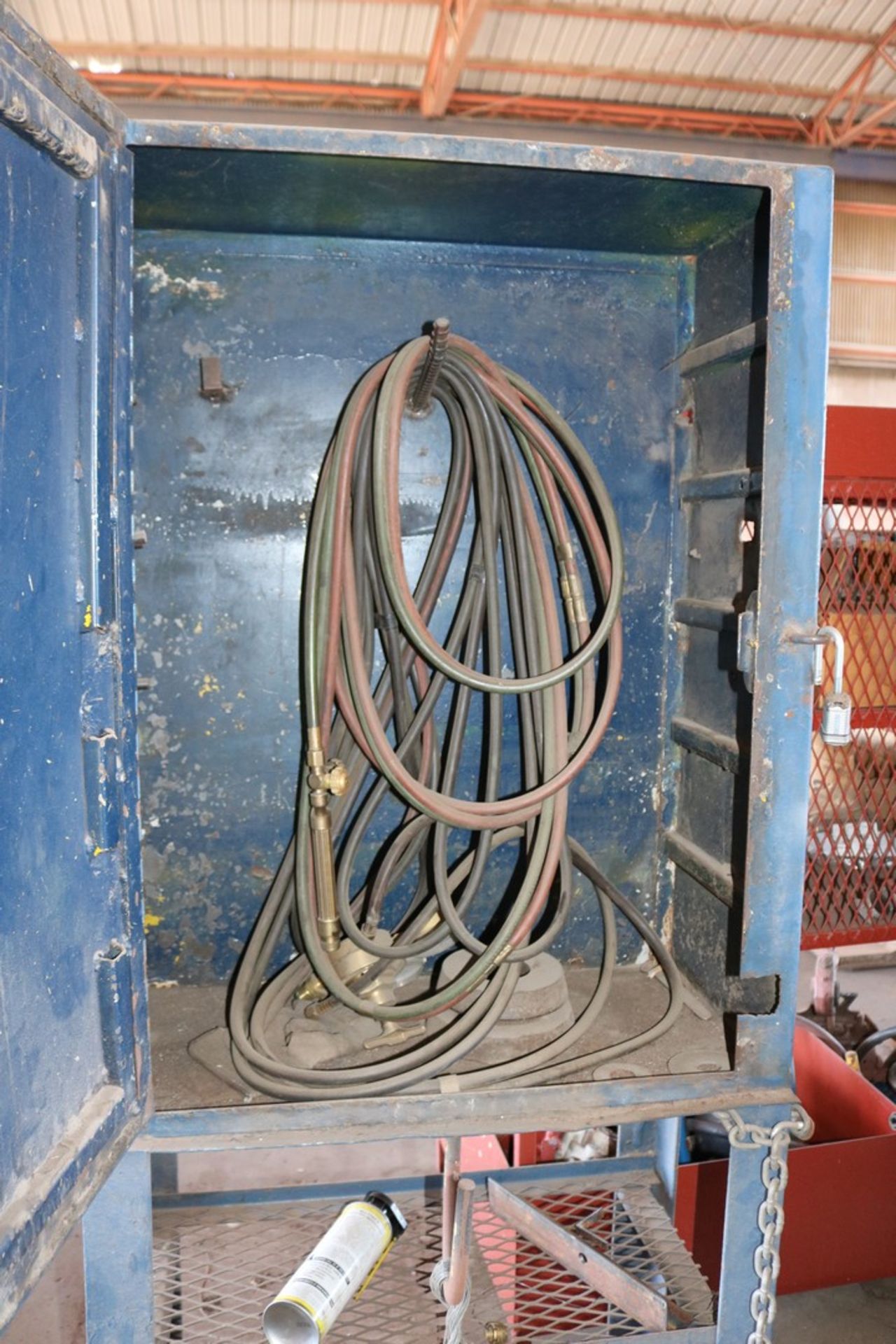 blue cabinet lock box w/ regulator and hose - Image 3 of 4