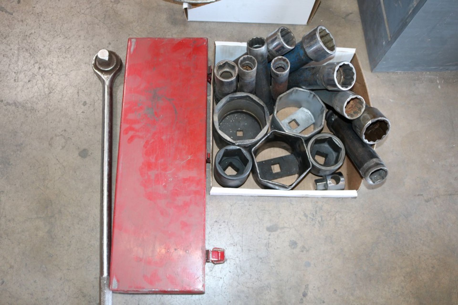 Lot of large sockets with socket wrench