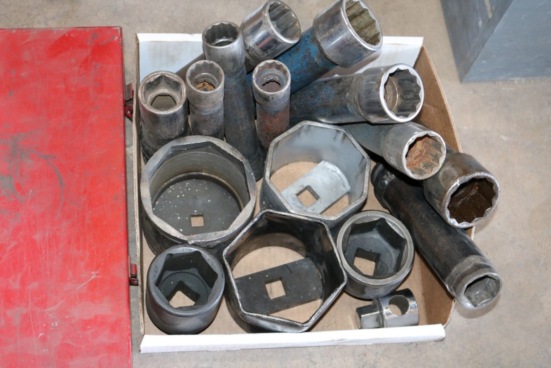 Lot of large sockets with socket wrench - Image 2 of 4