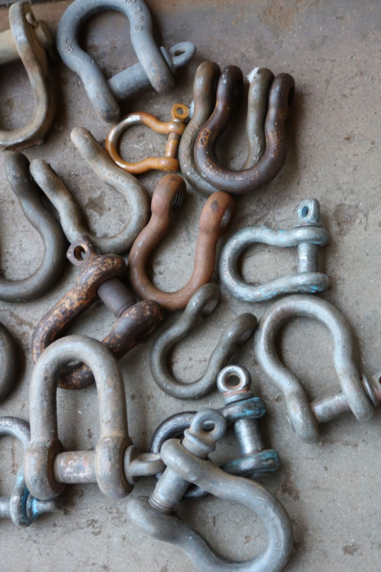 medium sized anchor shackles - Image 3 of 3