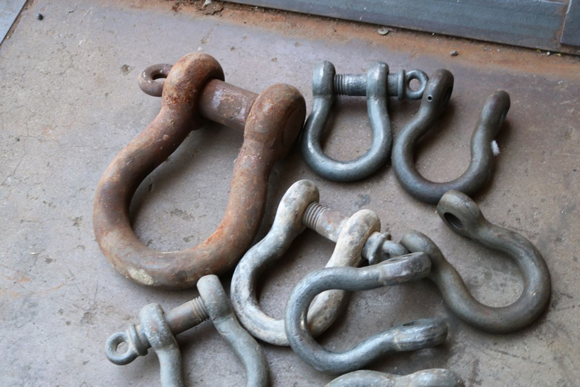 large anchor shackles - Image 2 of 3