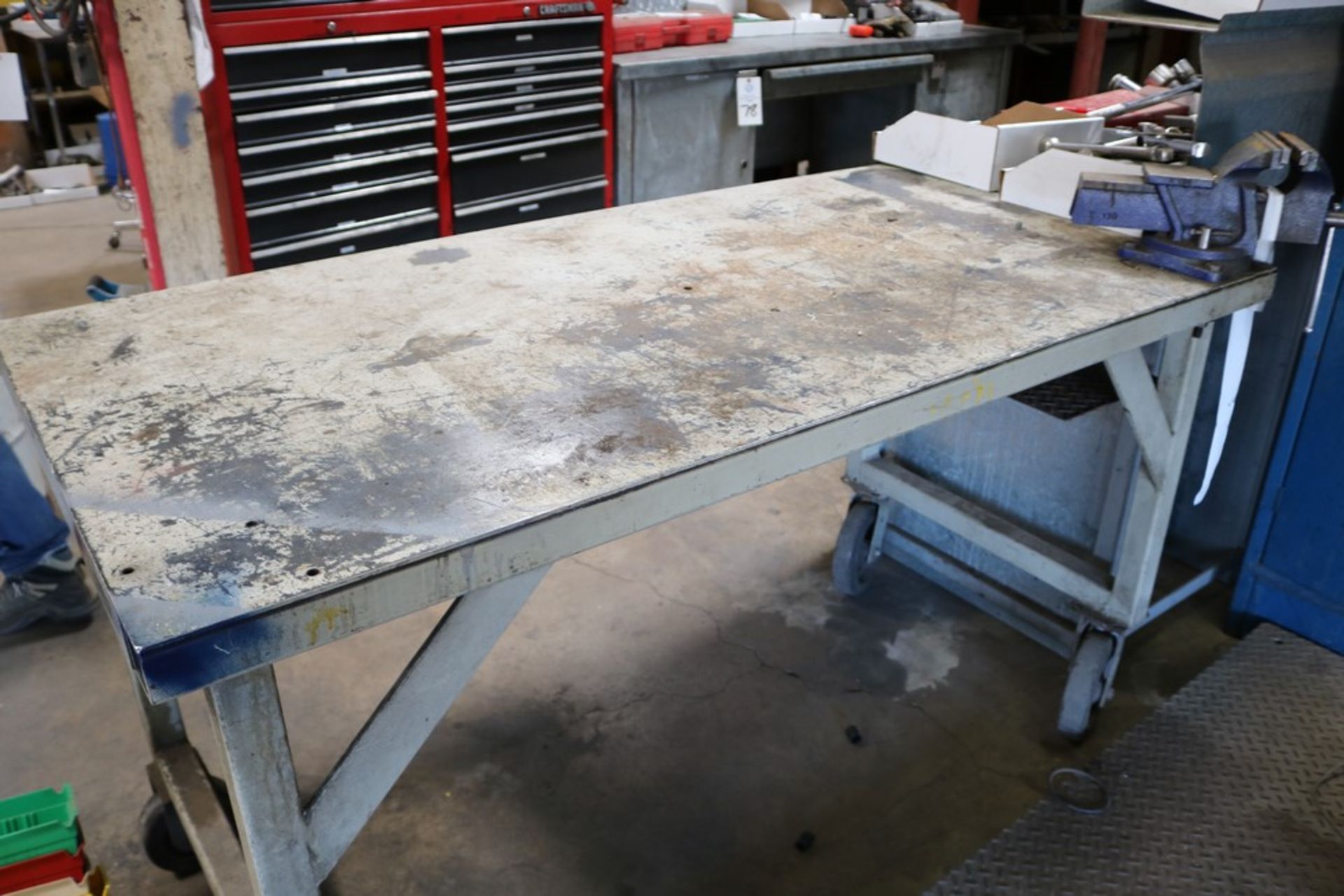 rolling table w/ 4'' vise, 32'' x 5' - Image 3 of 4