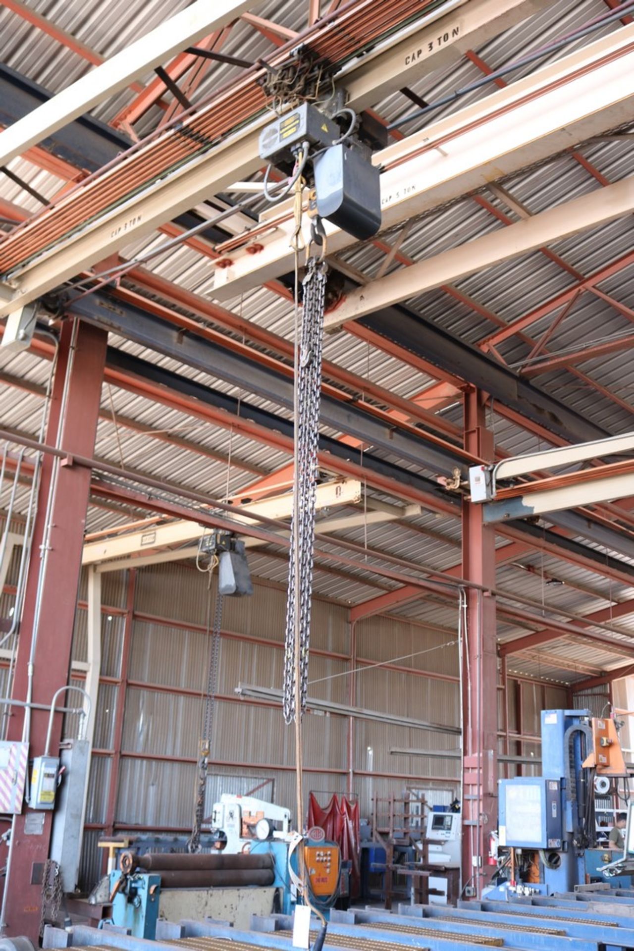 3 ton R&M Loadmate LN16 hoist w/ floor rail, 1/2 of railing included per unit - Image 4 of 9