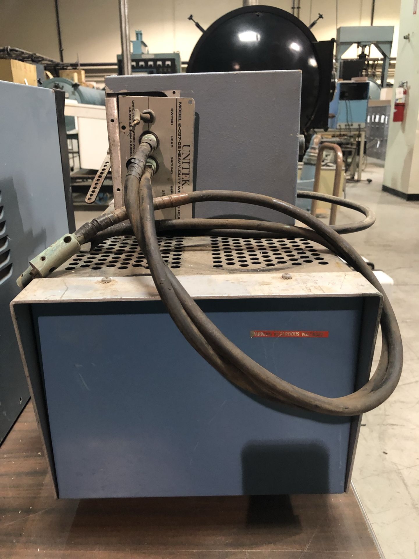 Unitek model 1-133-02 0-500W second capacitance discharge spot welder with transformer, Sola 125 VAC - Image 4 of 7