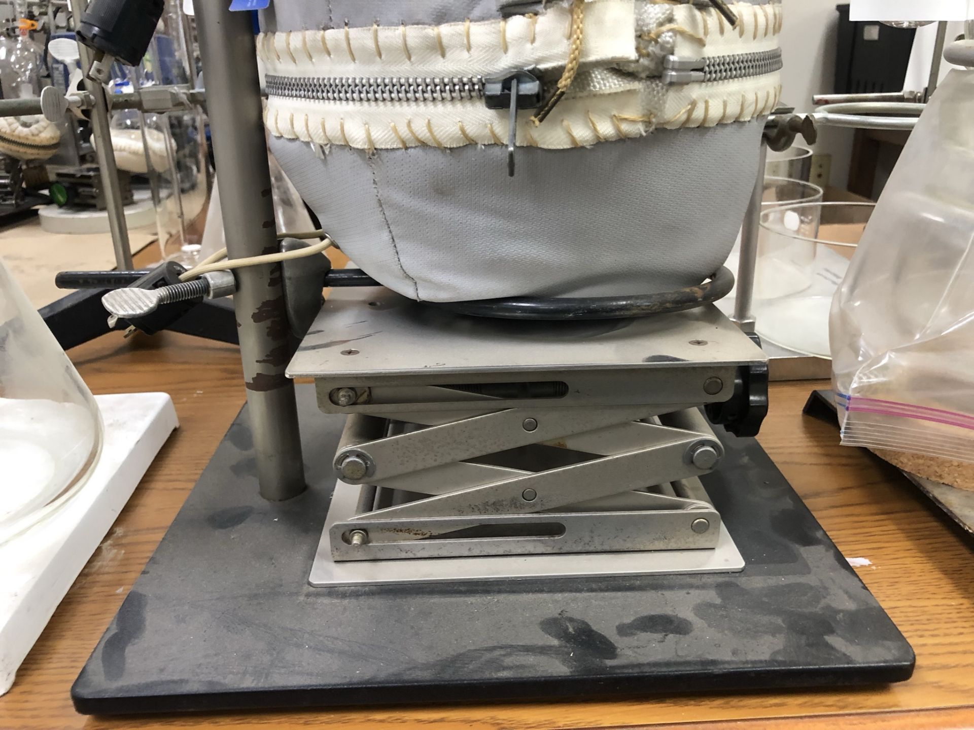 Custom Made rack ring stand holding a complete 14/20 groundglass vacuum distillation apparatus as - Image 18 of 19