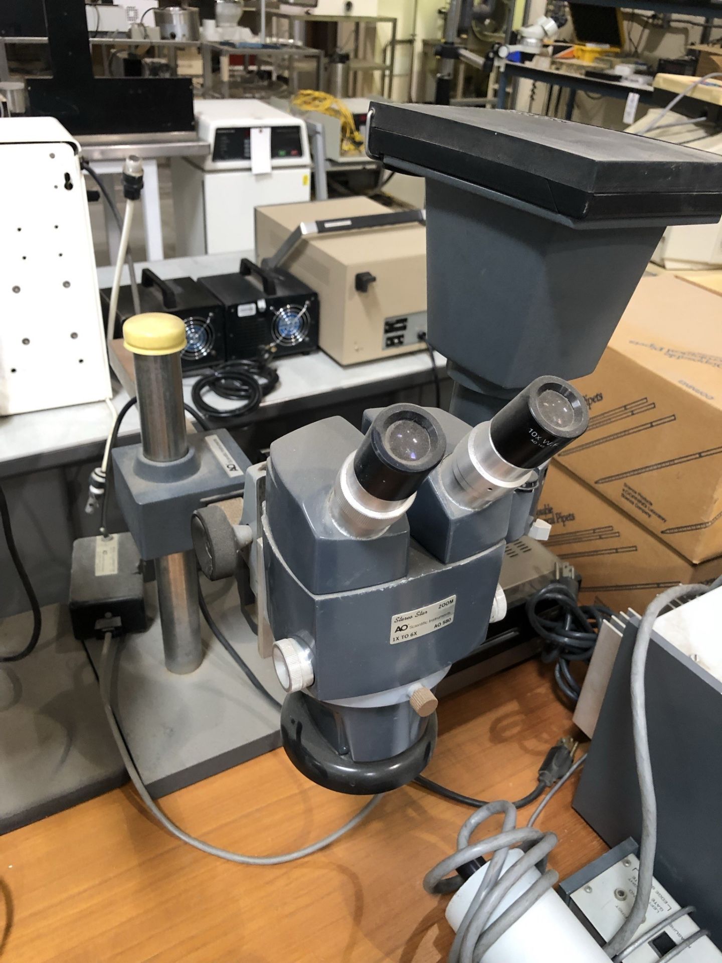 Lot of Misc. Microscopes and optical gauging systems. Lot includes two optical laps, and a nice - Image 13 of 28