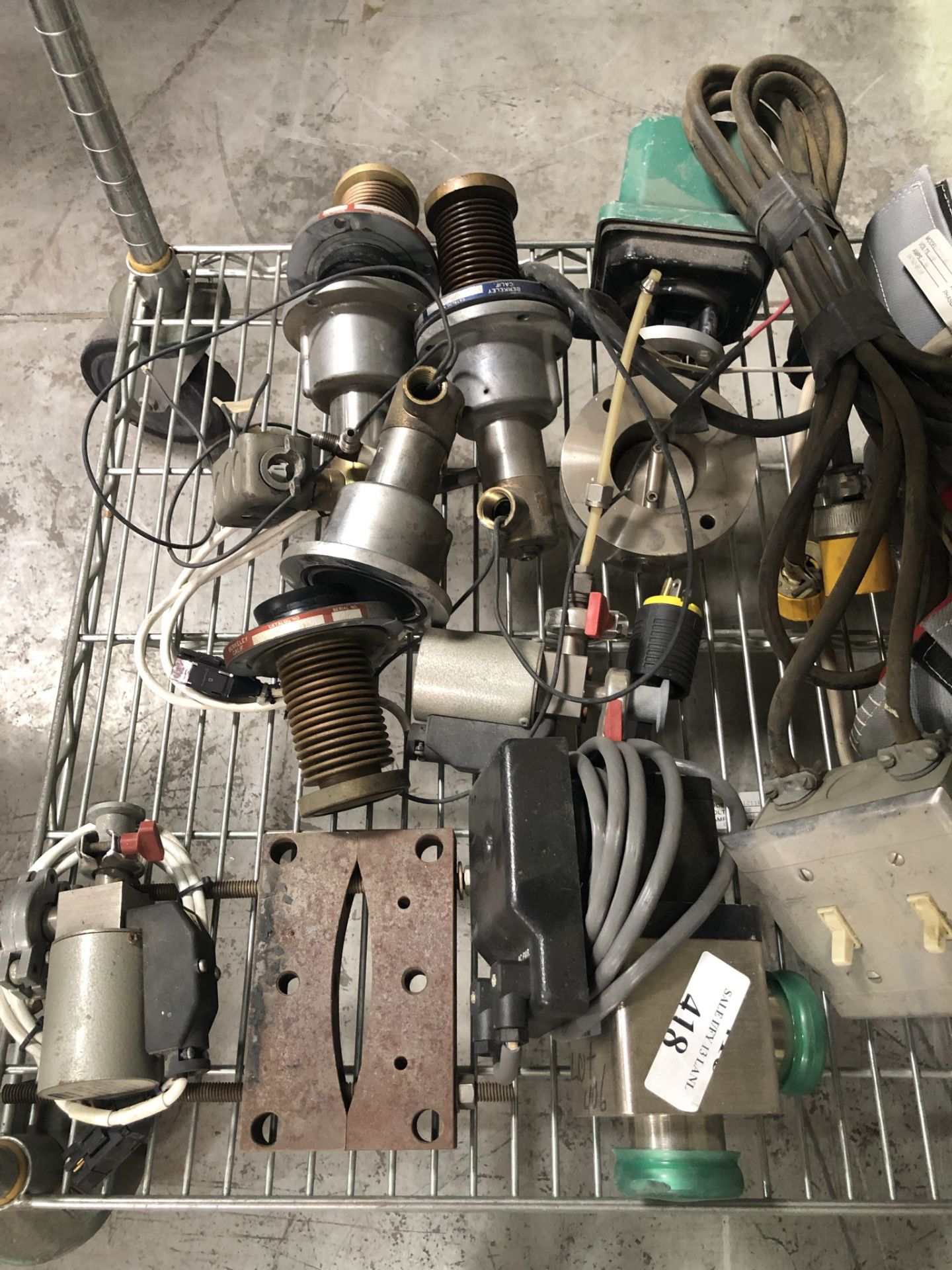 MISC lot of vauum fittings, Varian ion pump, 6" flanged elbow, MKS bake out heaters, more included - Image 2 of 5