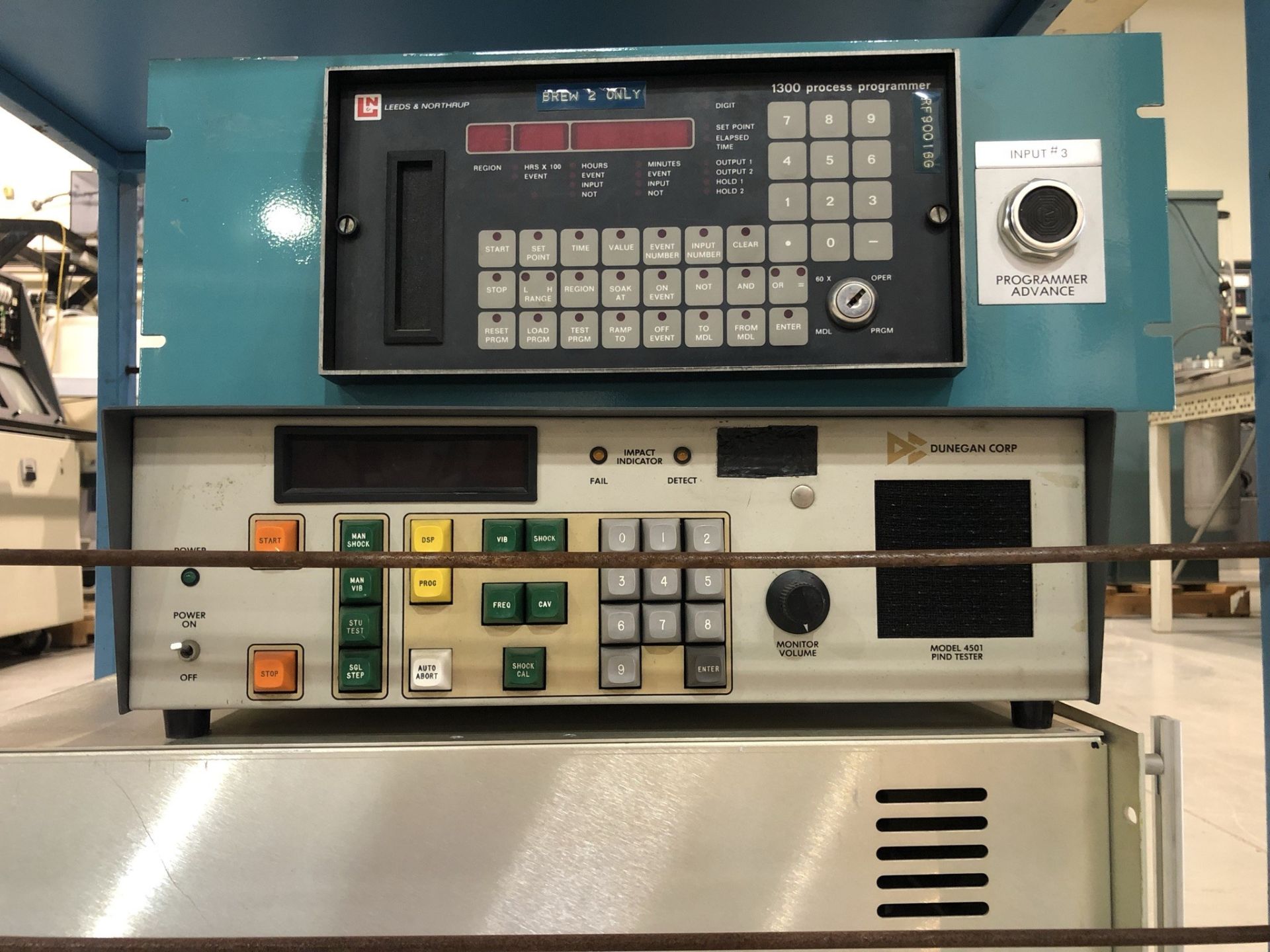Leeds and Northrup 1300 process programmer, Dunnigan Corp Model 4501A Accelerometer, Commonwealth - Image 11 of 11