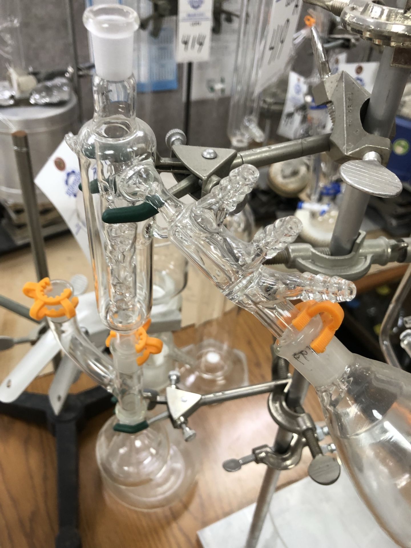 Custom Made rack ring stand holding a complete 14/20 groundglass vacuum distillation apparatus as - Image 10 of 19