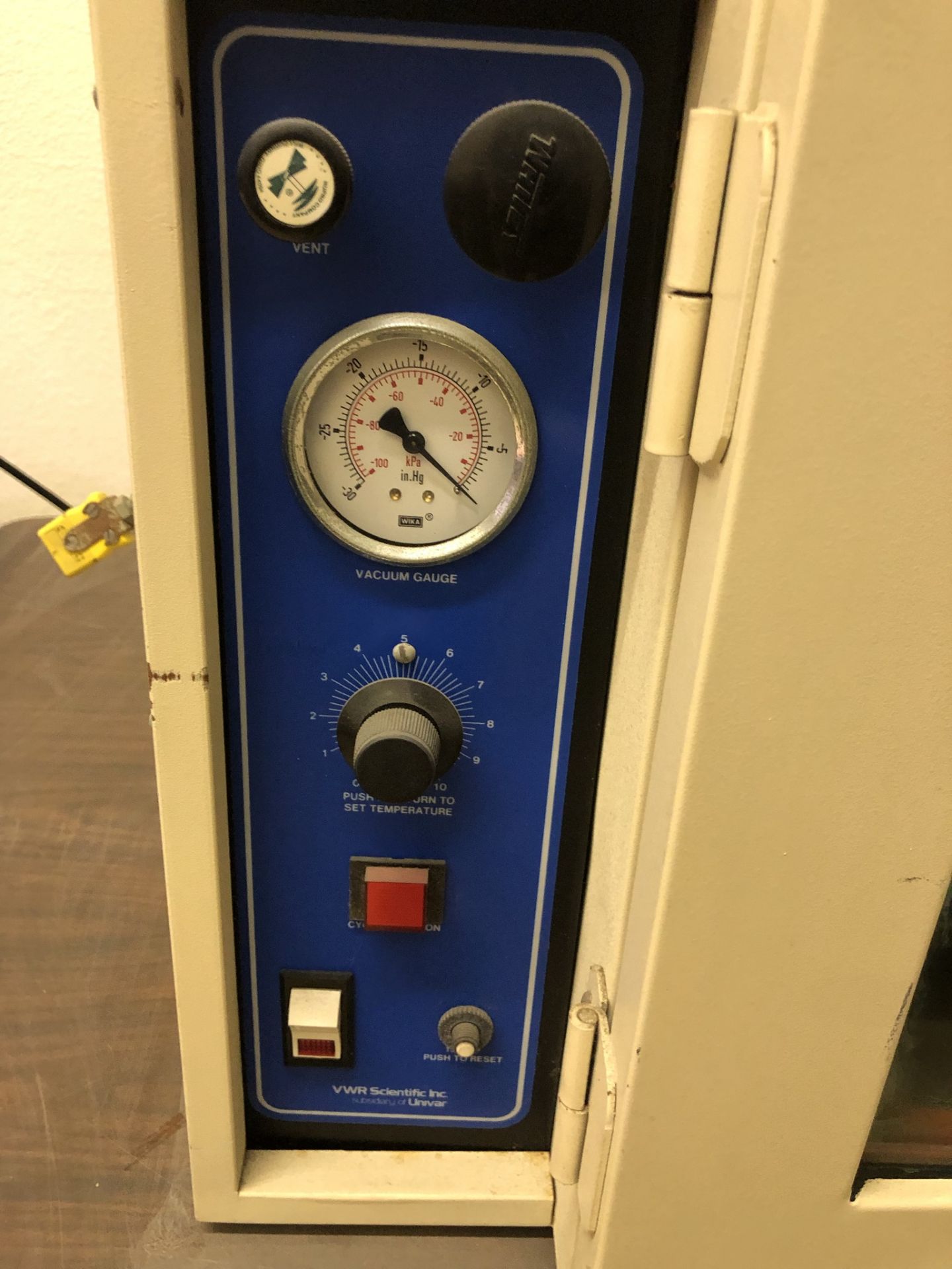 VWR Model 1410 Vacuum Oven, Welch Duo Seal Model 1400 two stage vacuum pump, Blue M box type - Image 4 of 12