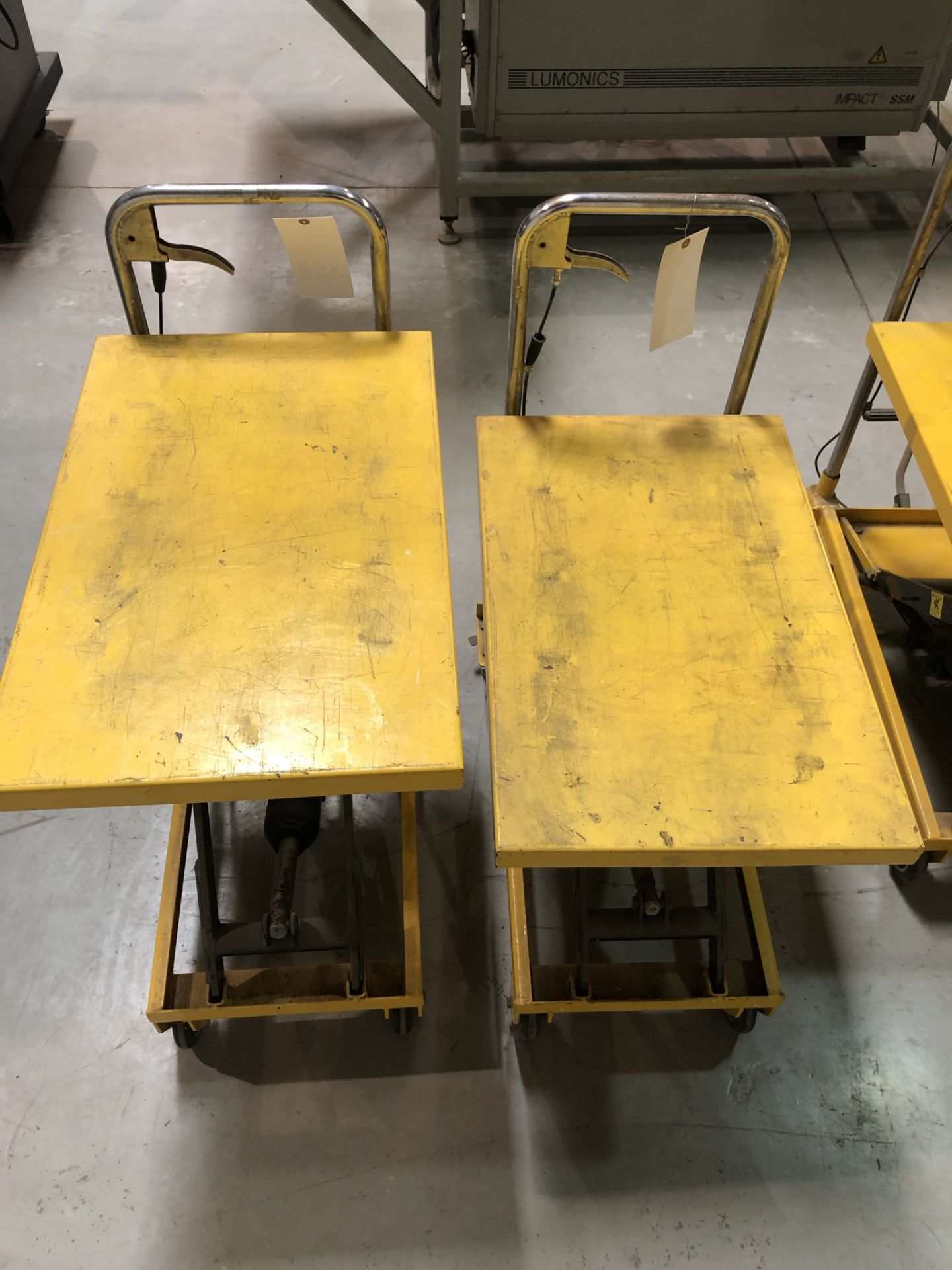 (2) Small hydraulic lifting tables - Image 2 of 2