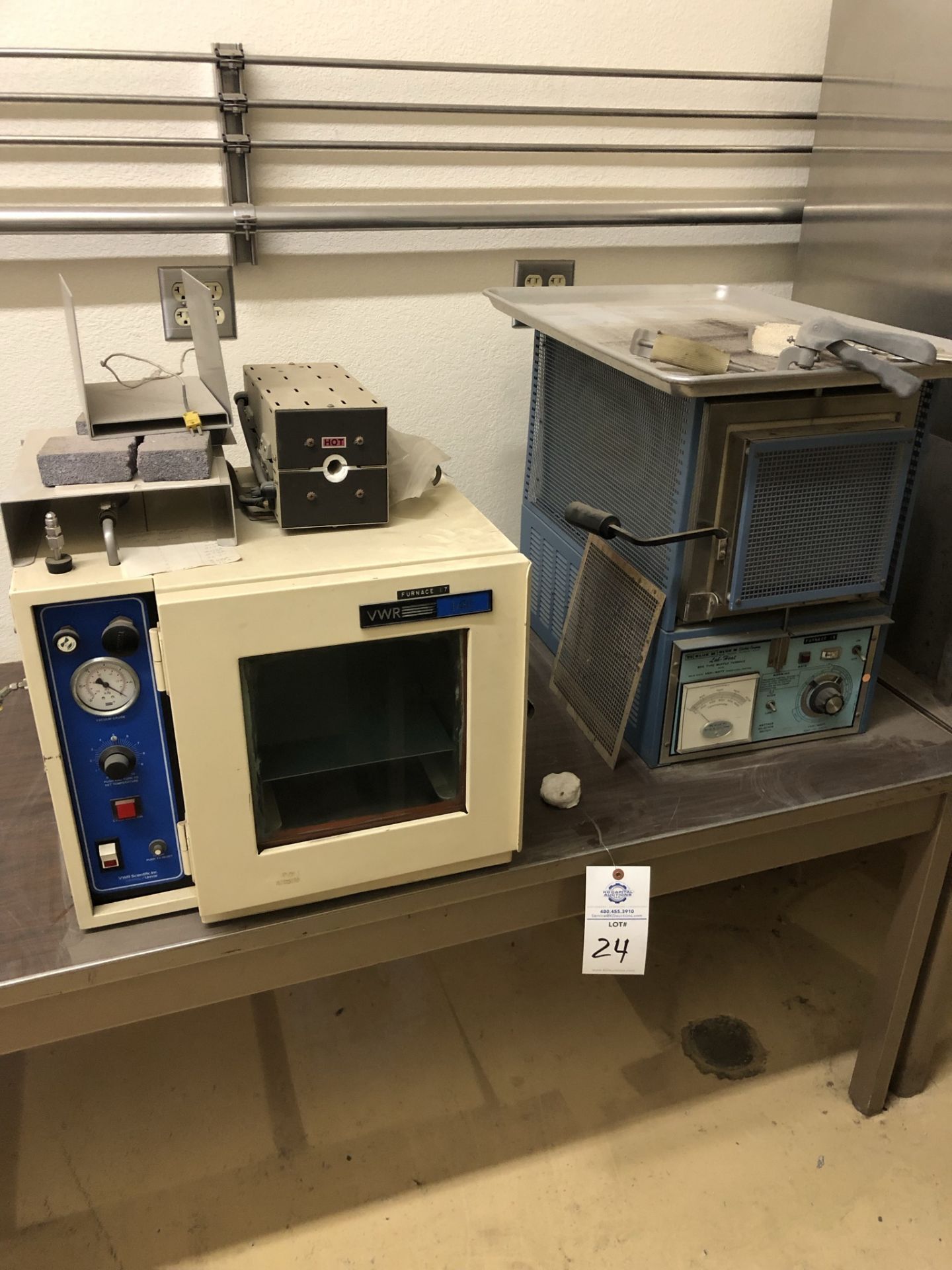 VWR Model 1410 Vacuum Oven, Welch Duo Seal Model 1400 two stage vacuum pump, Blue M box type