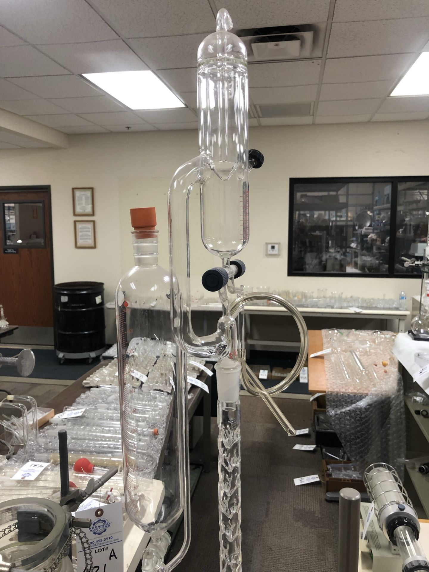 Custom Made rack ring stand holding a complete 14/20 groundglass vacuum distillation apparatus as - Image 12 of 19