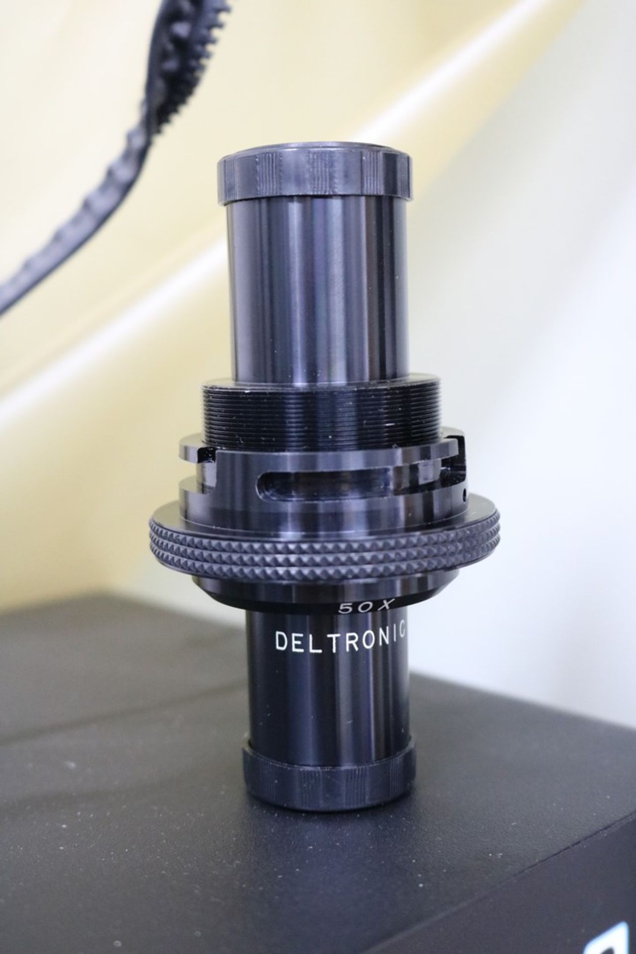 Deltronic DH214 Optical Comparitor with Deltronic 612-R DRO Includes Inspection Accessories - Image 6 of 9