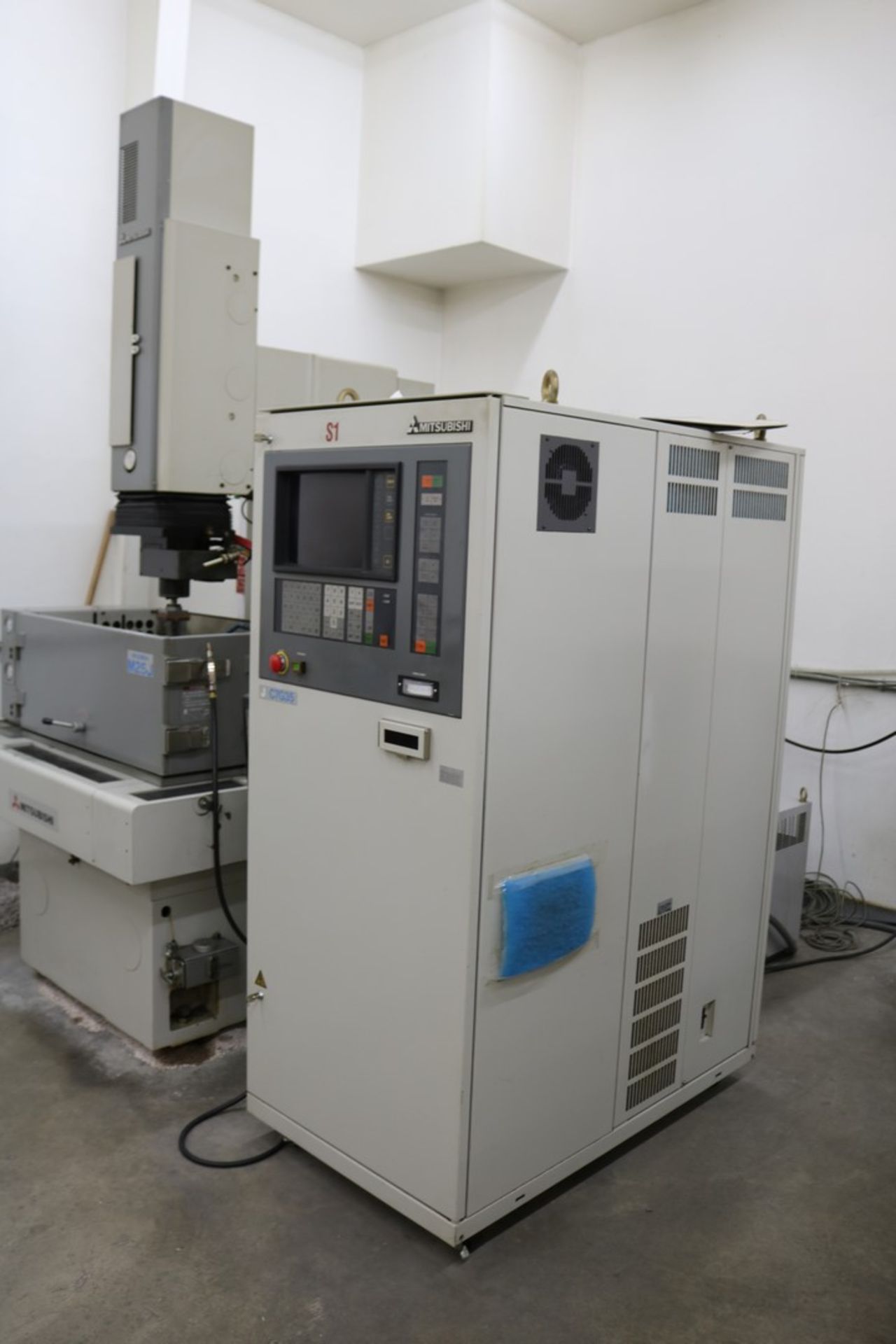 1992 Mitsubishi M25J Wire EDM, Mitsubishi JC7G35 Control with Tooling and Accessories - Image 7 of 14