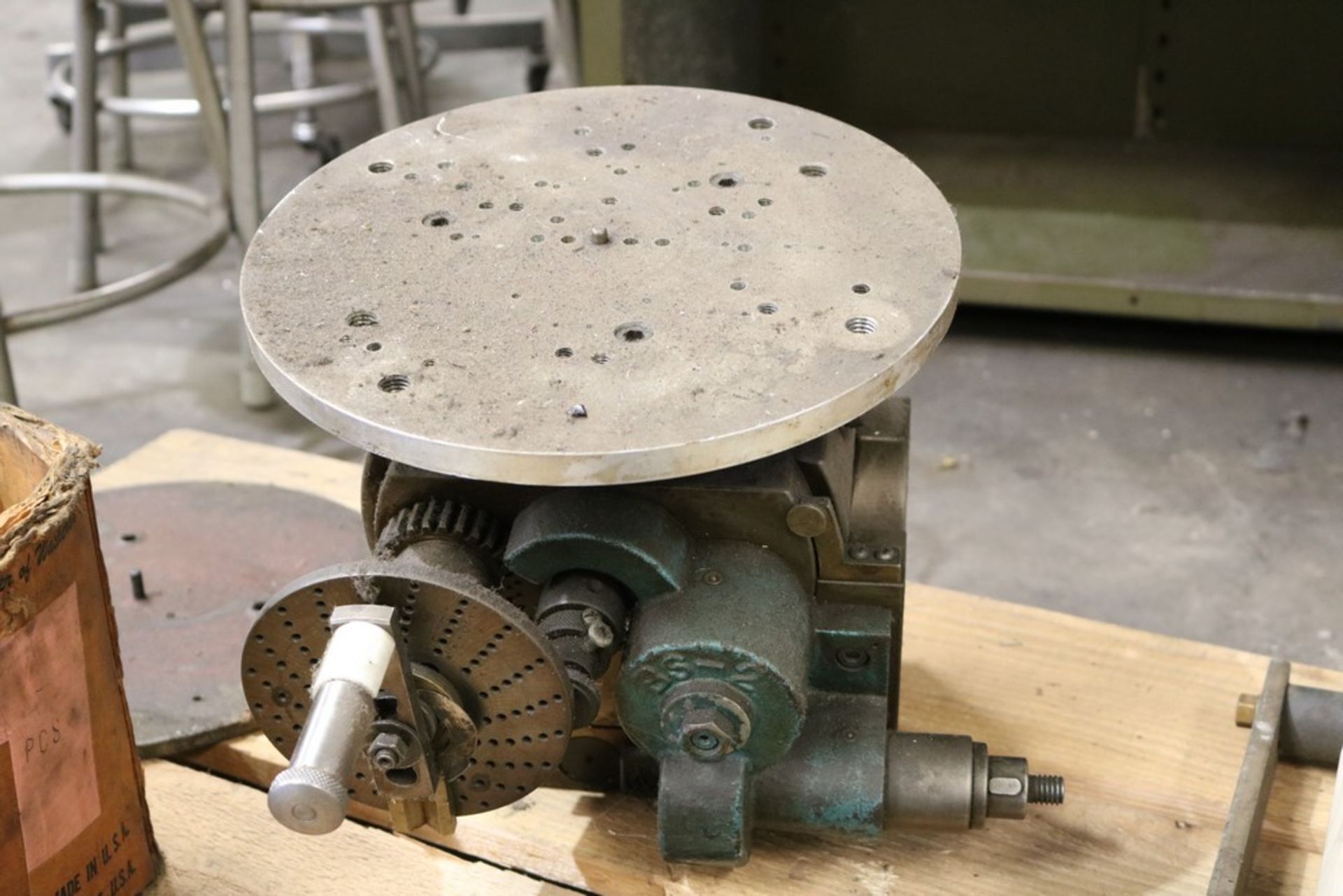 BS-2 Manual Indexing Table with Steel Dividing Plates, Tailstock and Accessories - Image 4 of 5