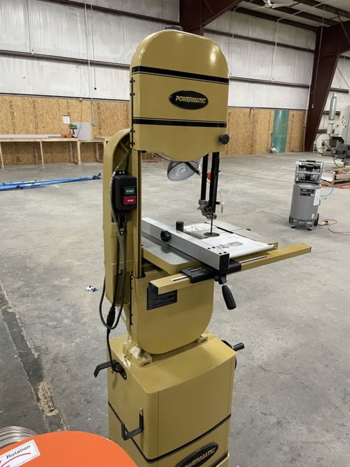 2019 Powermatic PWBS-14 14" Vertical Bandsaw. SN 19120769, Year 2019. Equipped with 1.5 HP motor, - Image 4 of 7