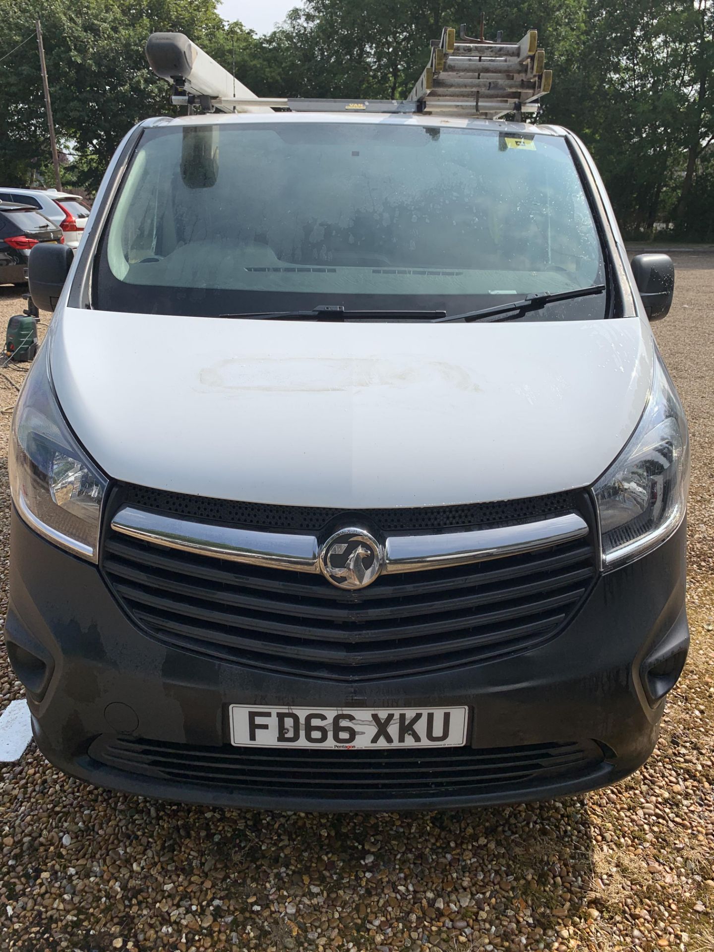 FD66 XKU VAUXHALL VIVARO 2700 CDTI