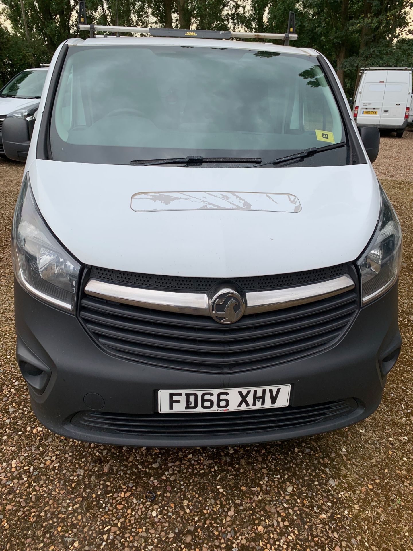 FD66 XHV VAUXHALL VIVARO 2700 CDTI