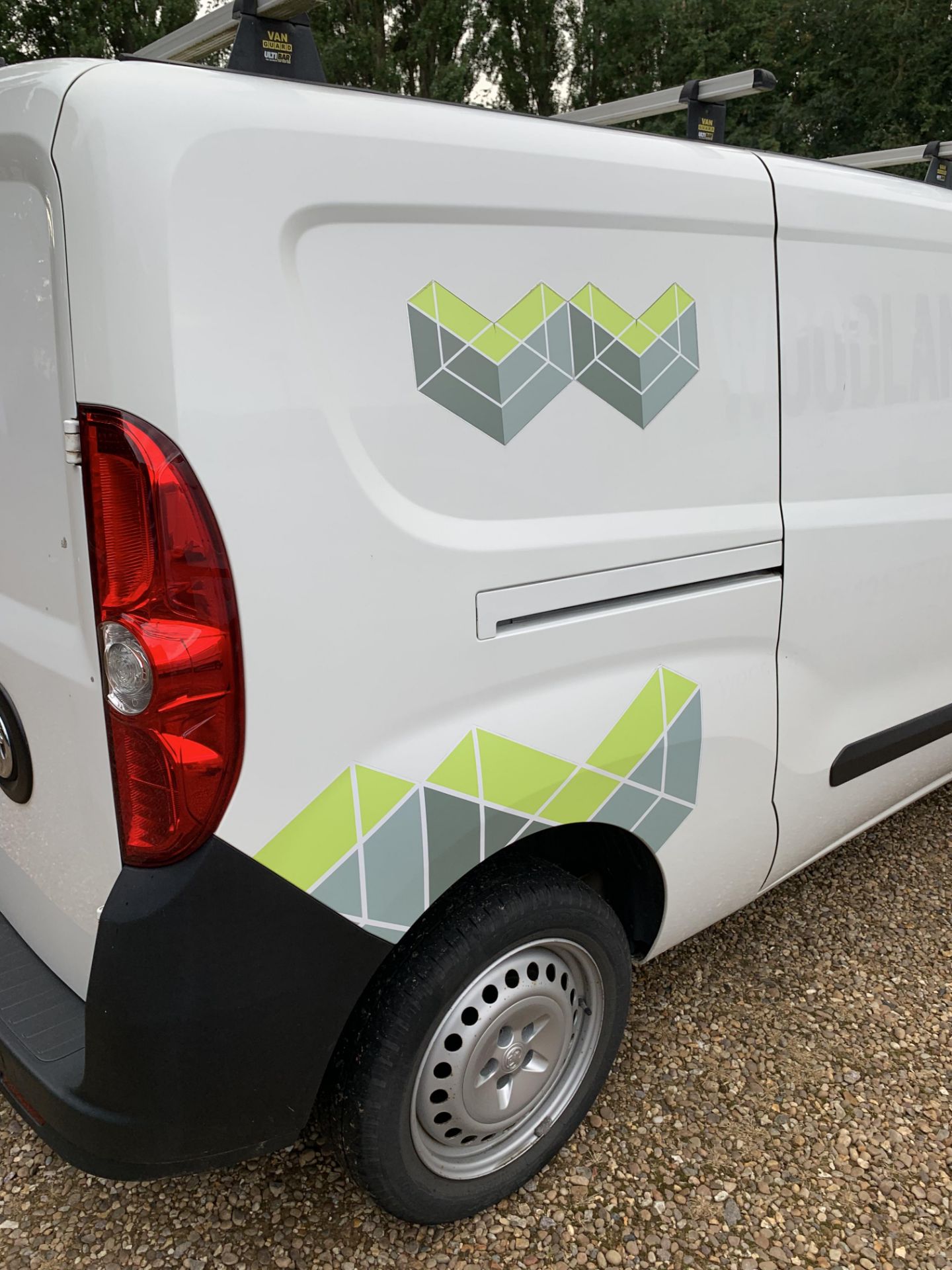 FH17 WPO VAUXHALL COMBO 2300 CDTI - Image 3 of 10