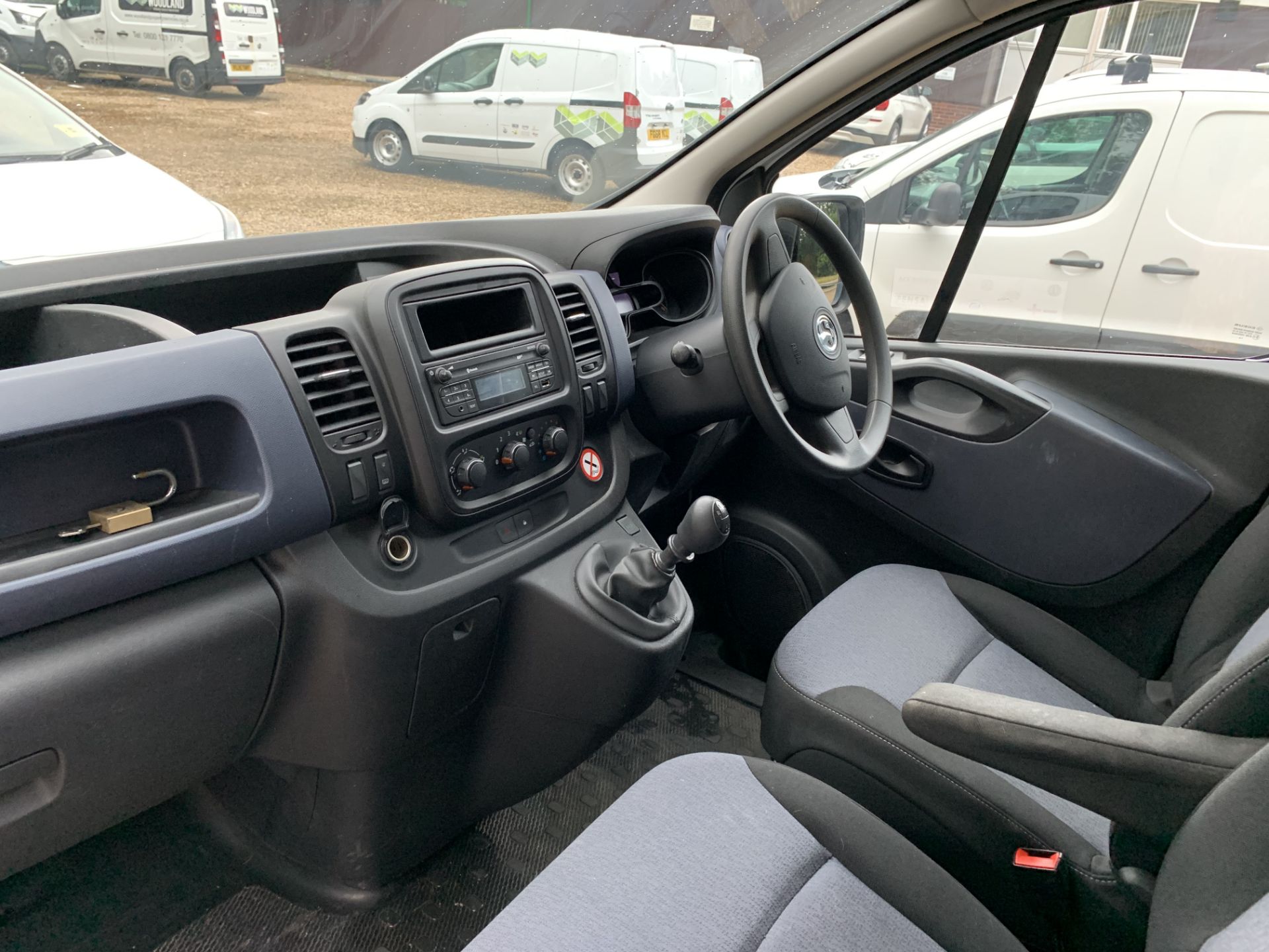 FD66 XJG VAUXHALL VIVARO 2700 CDTI - Image 11 of 13