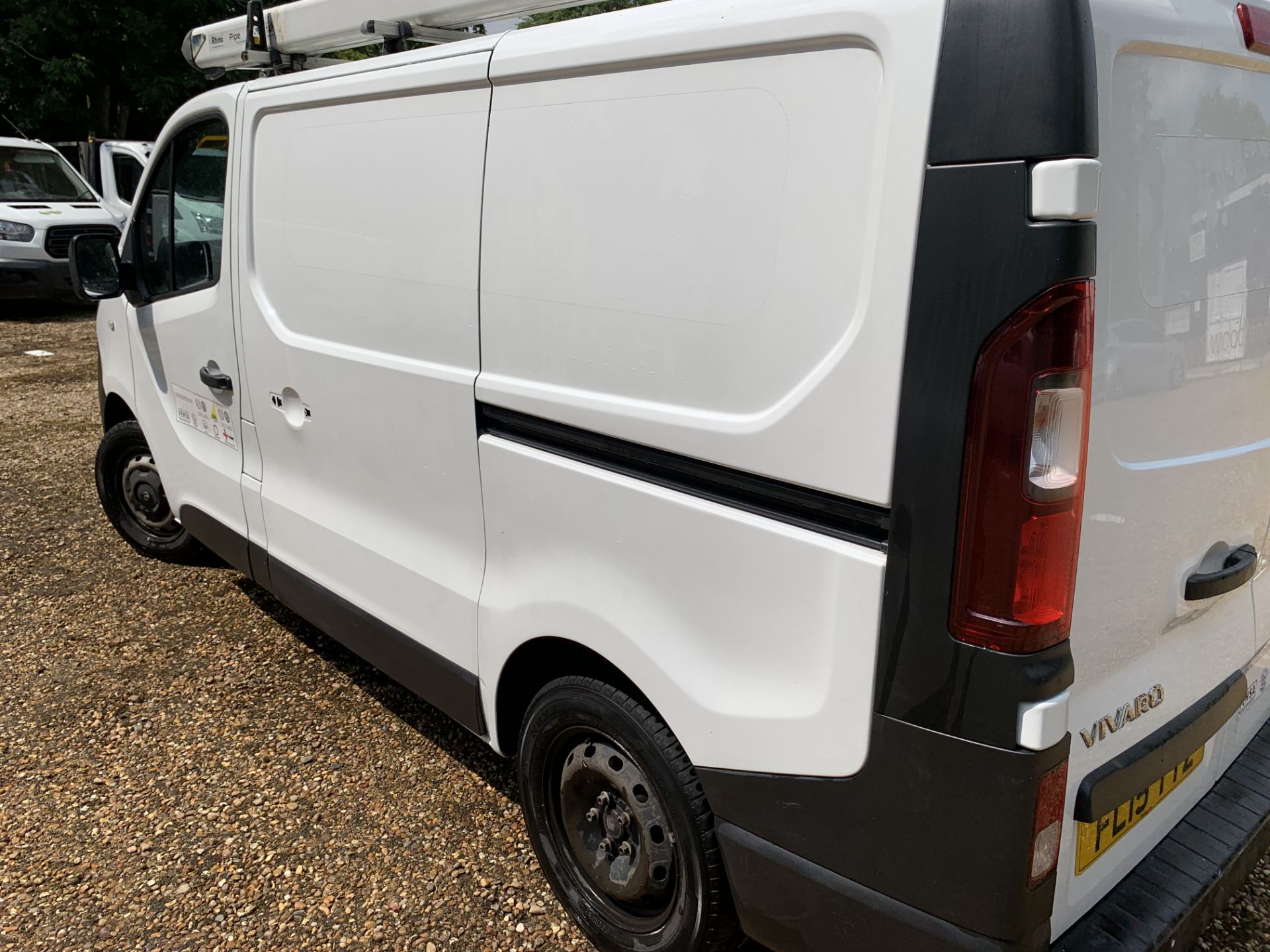 FL15 TTZ VAUXHALL VIVARO 2700 CDTI - Image 9 of 18