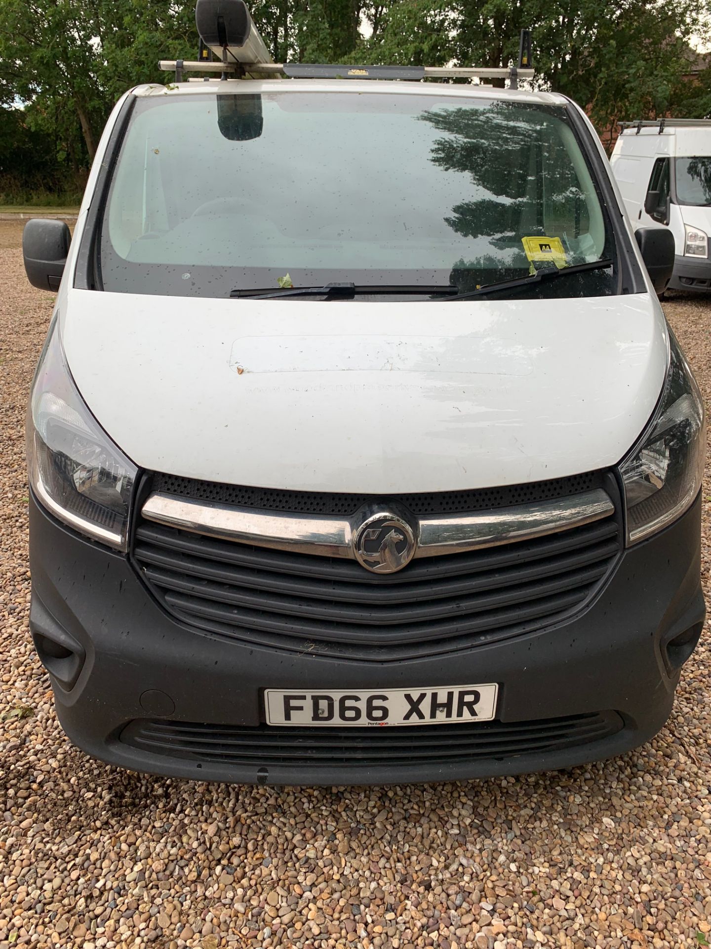 FD66 XHR VAUXHALL VIVARO 2700 CDTI