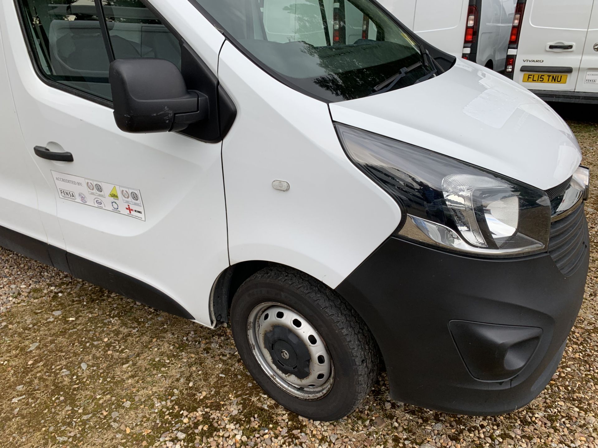 FL15 TLJ VAUXHALL VIVARO 2700 CDTI - Image 2 of 11