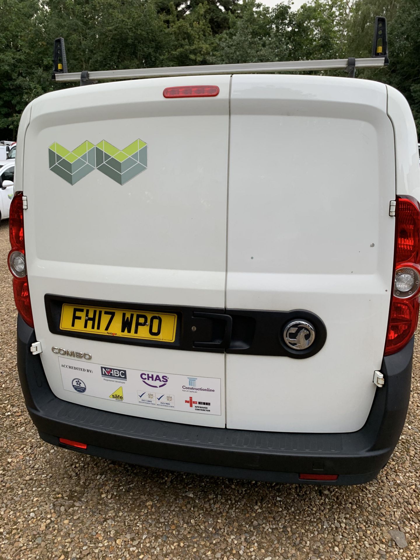 FH17 WPO VAUXHALL COMBO 2300 CDTI - Image 4 of 10