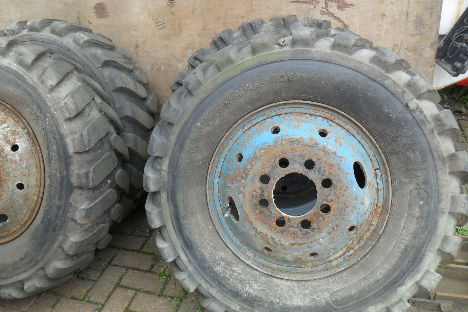 4x 1000x20 4x4 truck /crane tyres - Image 3 of 3