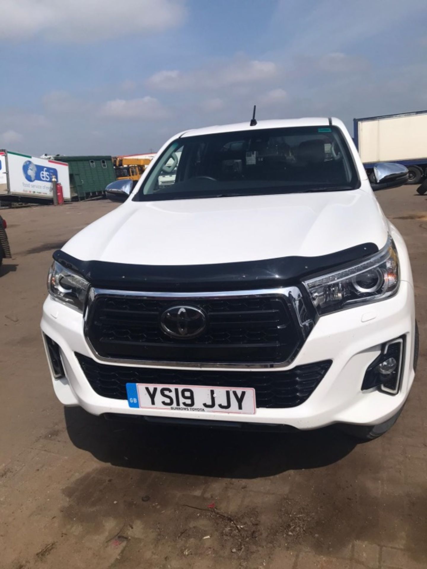 2019 Toyota Hilux Invincible automatic Pickup - Image 2 of 13