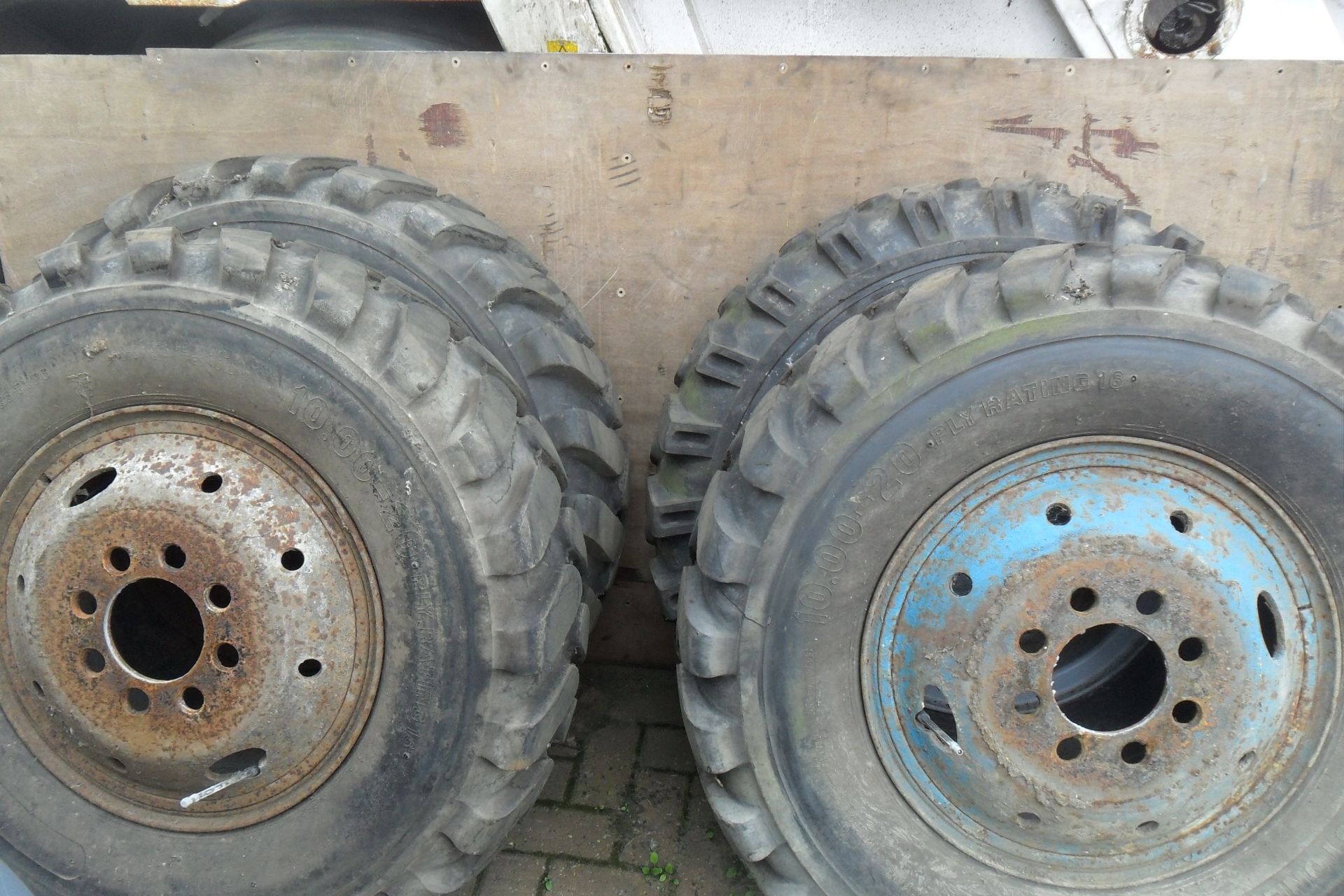 4x 1000x20 4x4 truck /crane tyres