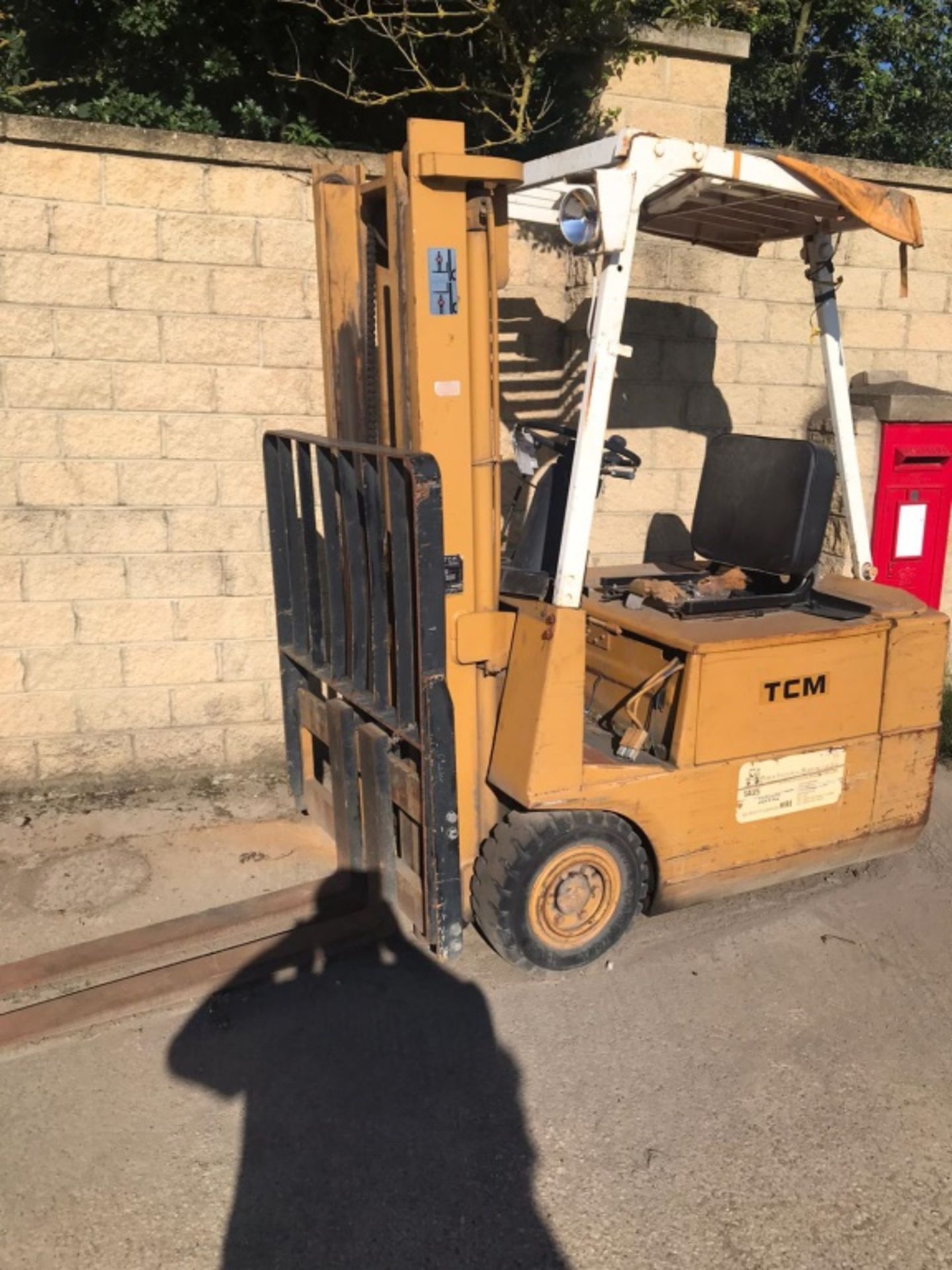 1 ton TMC battery Forklift - Image 2 of 8