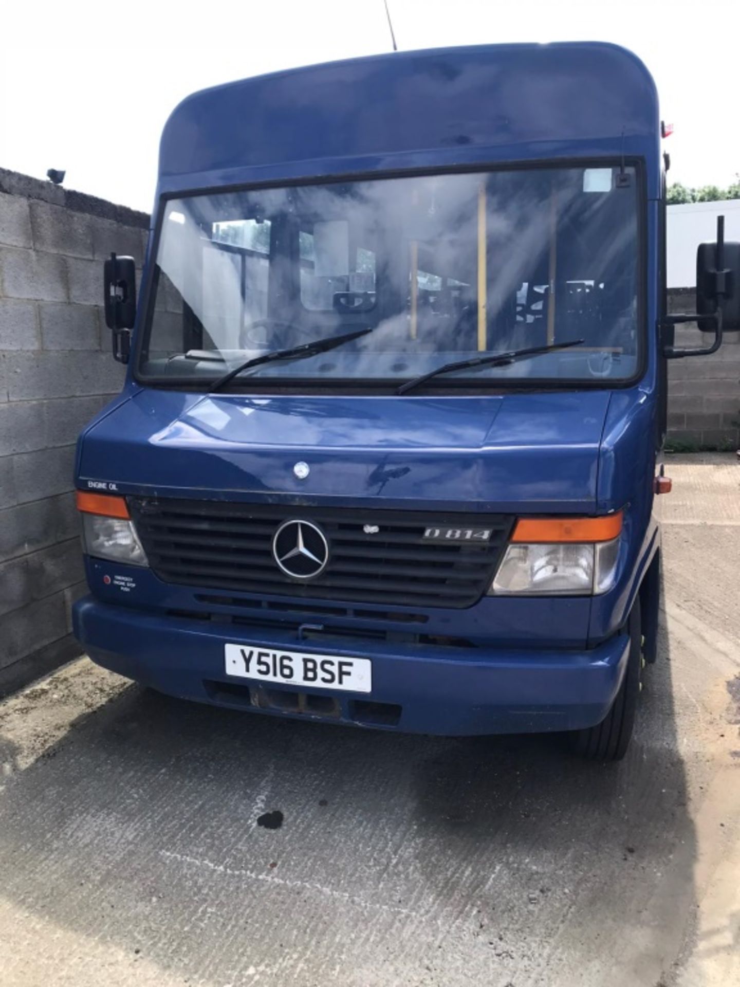 2000 Mercecdes 8/14 Minibus