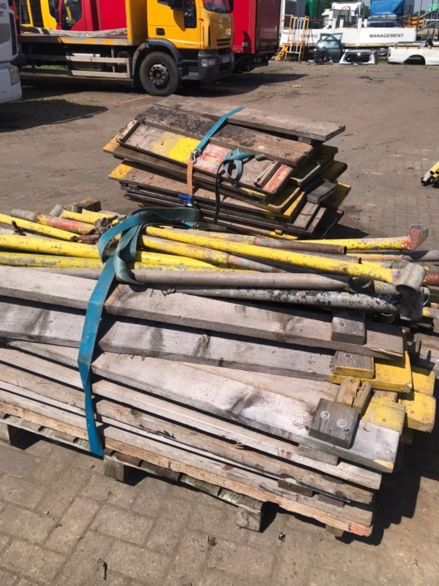 Large quantity of quick form Scaffolding