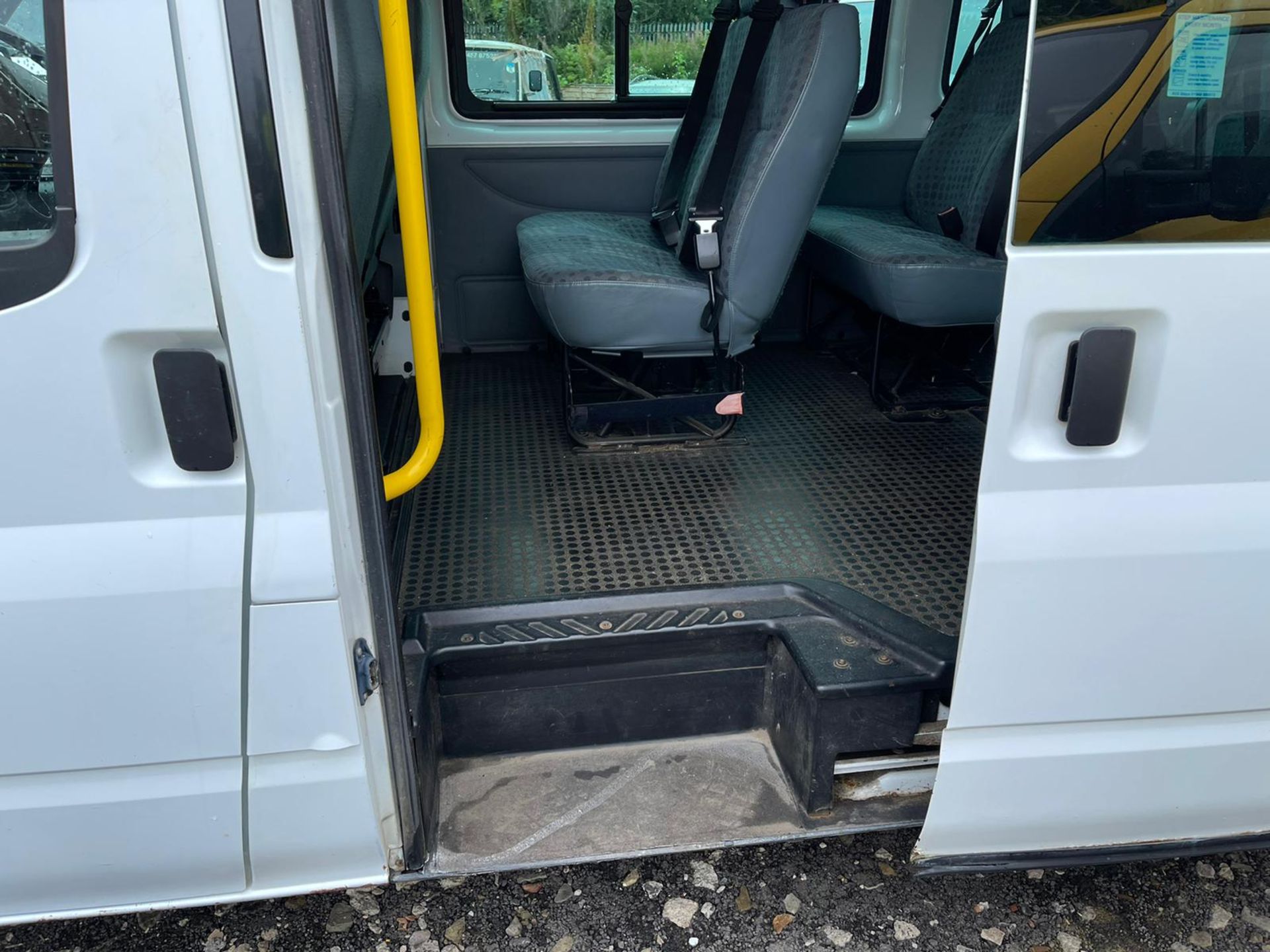 2009 17 seater minibus - Image 16 of 21